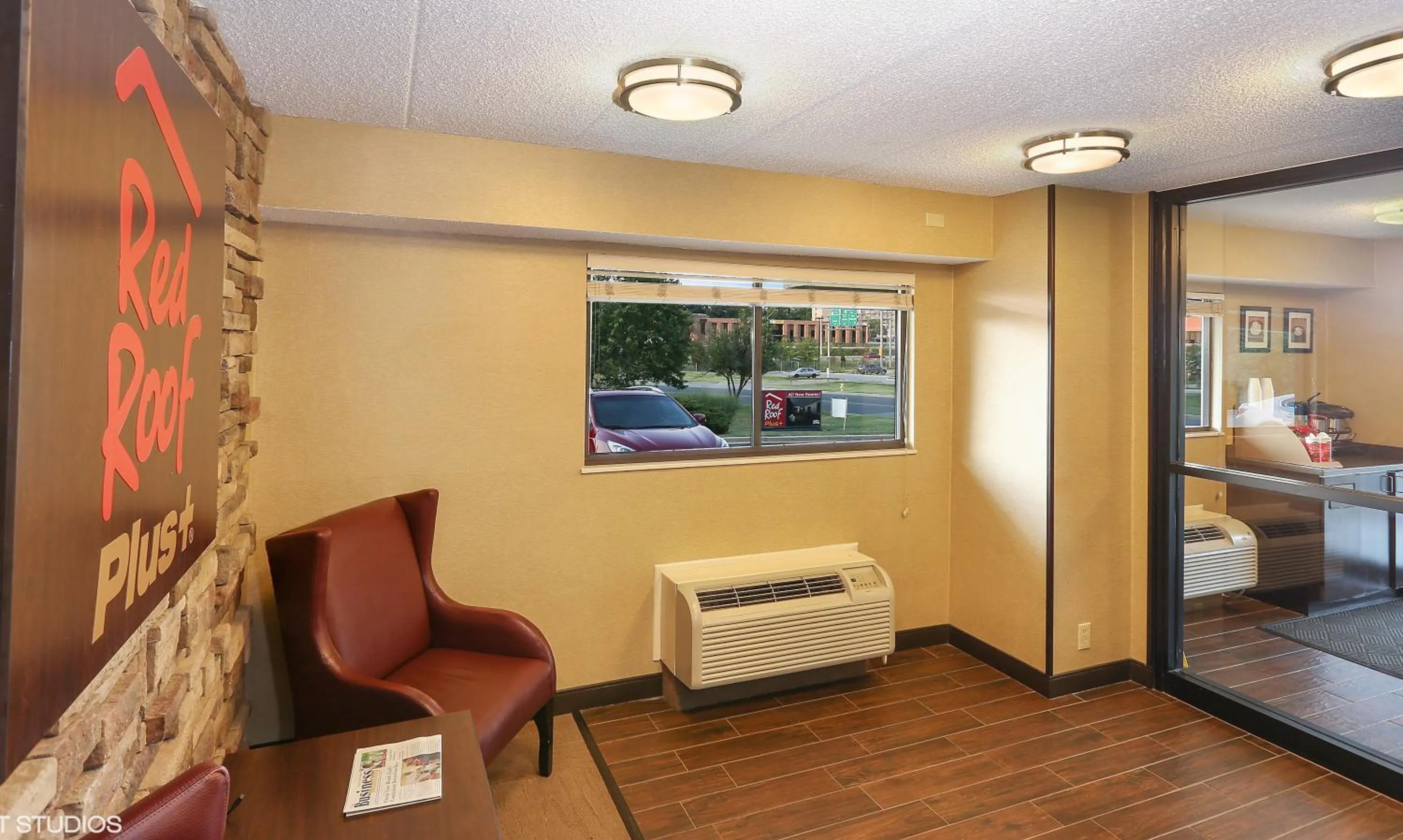 Lobby or reception in Red Roof Inn PLUS+ Baltimore - Washington DC/BWI South