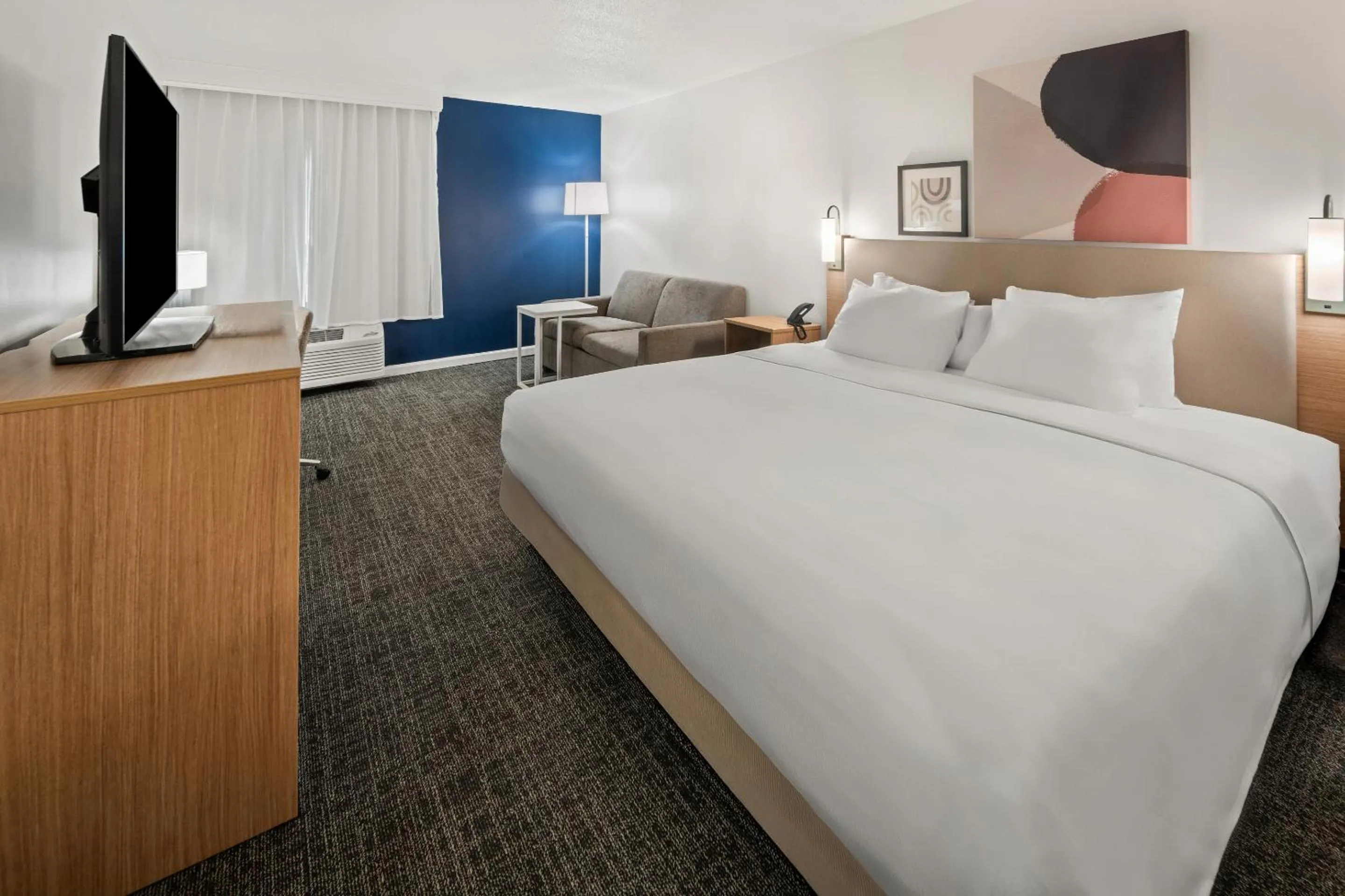 Property building, Bed in Spark by Hilton Waldorf