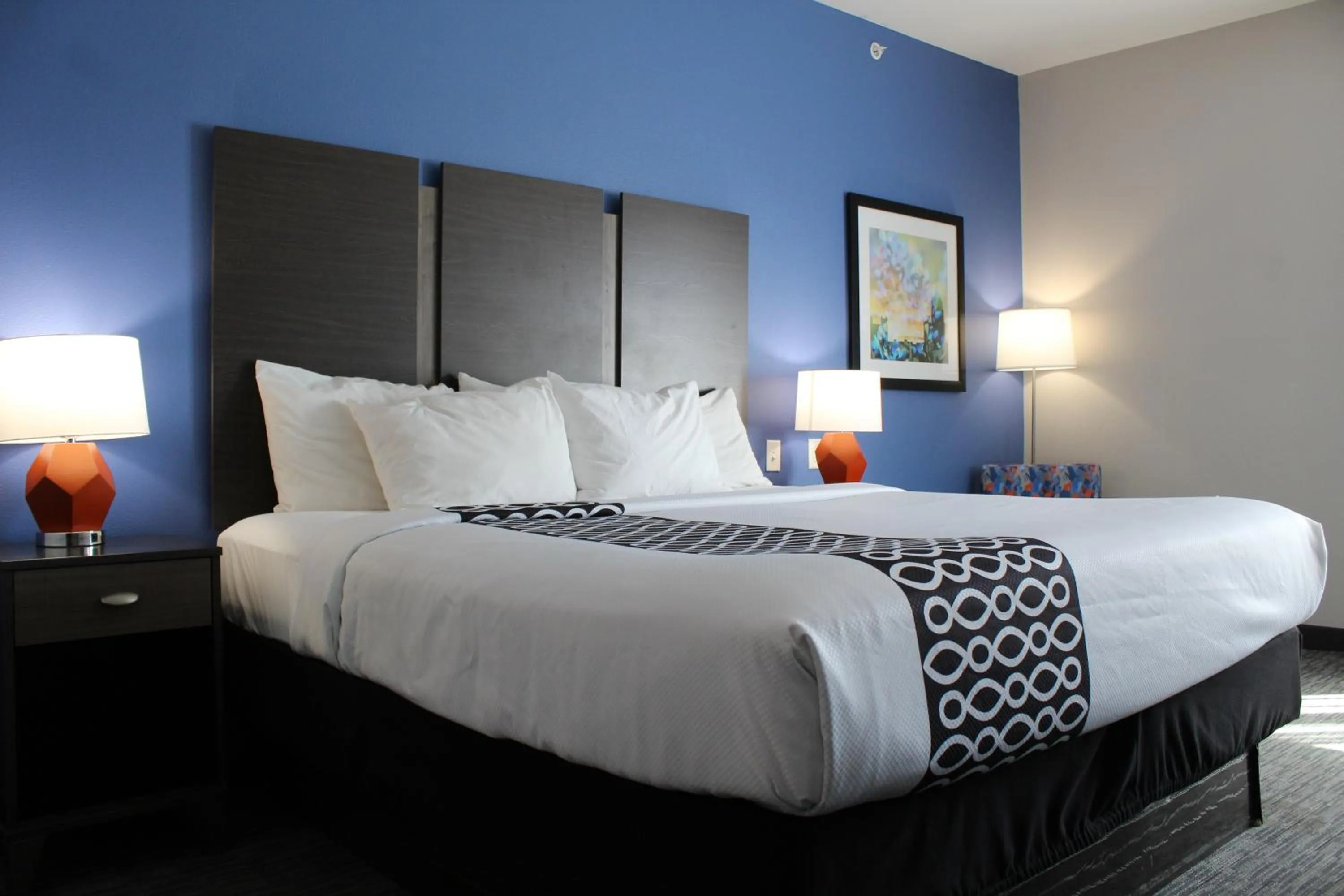 Bed in La Quinta Inn and Suites by Wyndham - Schertz