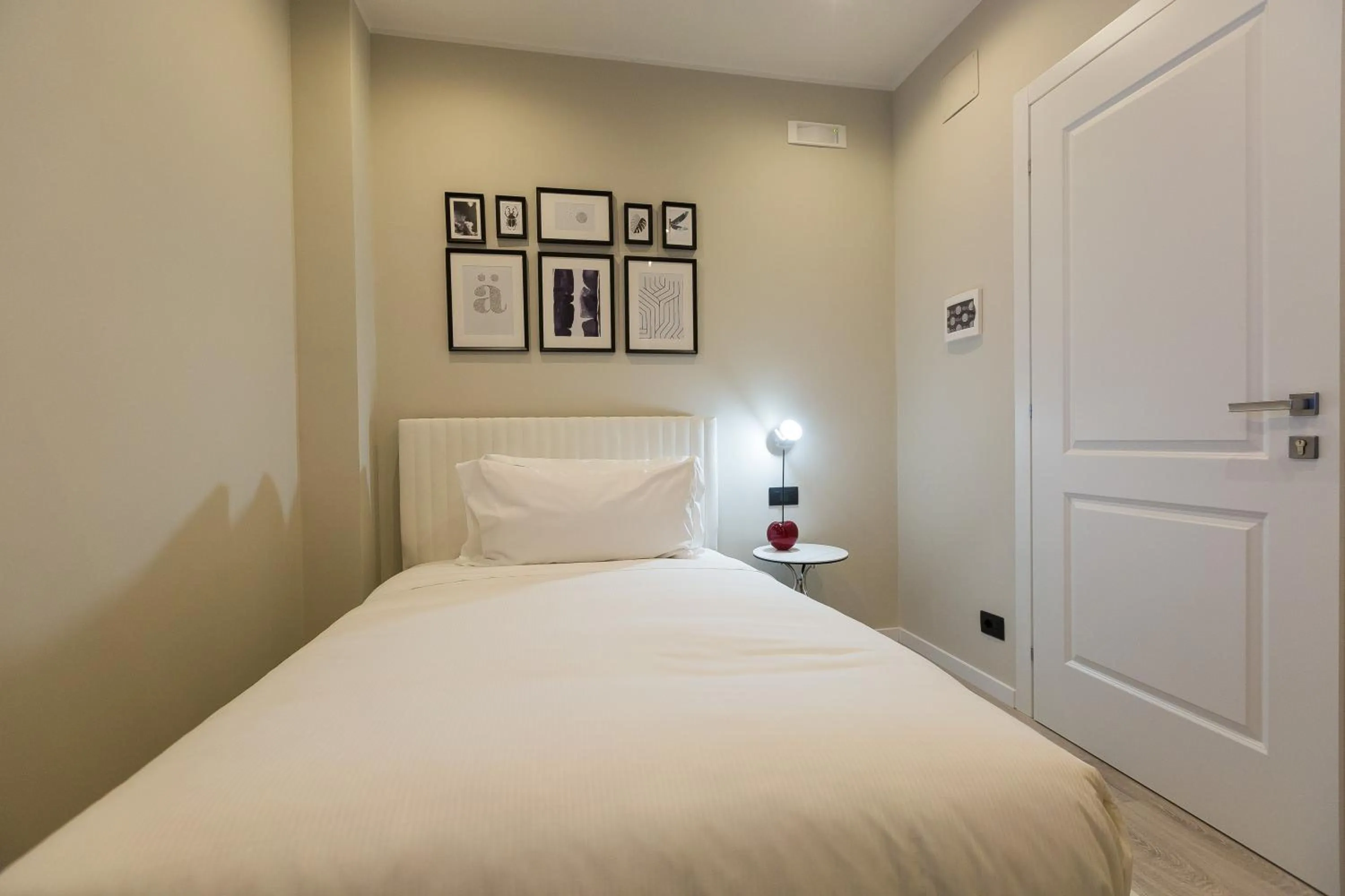 Bedroom, Bed in Clementi Portrait