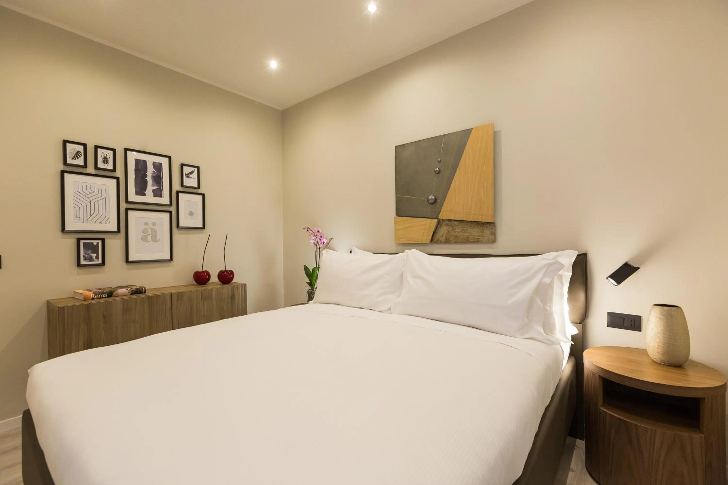 Bedroom, Bed in Clementi Portrait