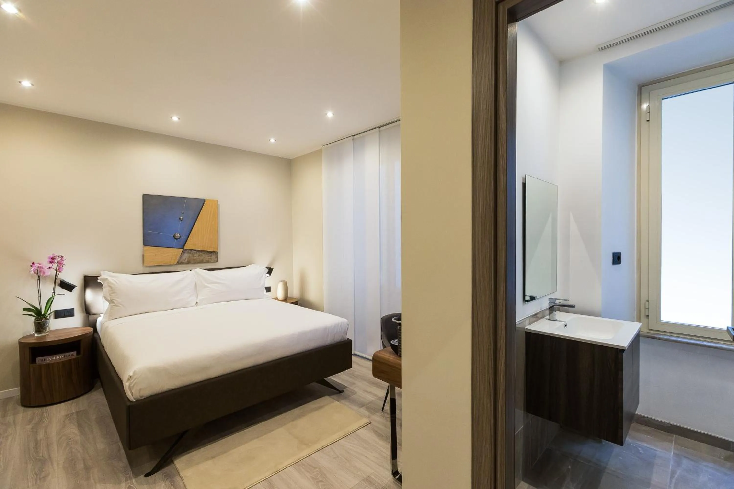 Photo of the whole room, Bed in Clementi Portrait