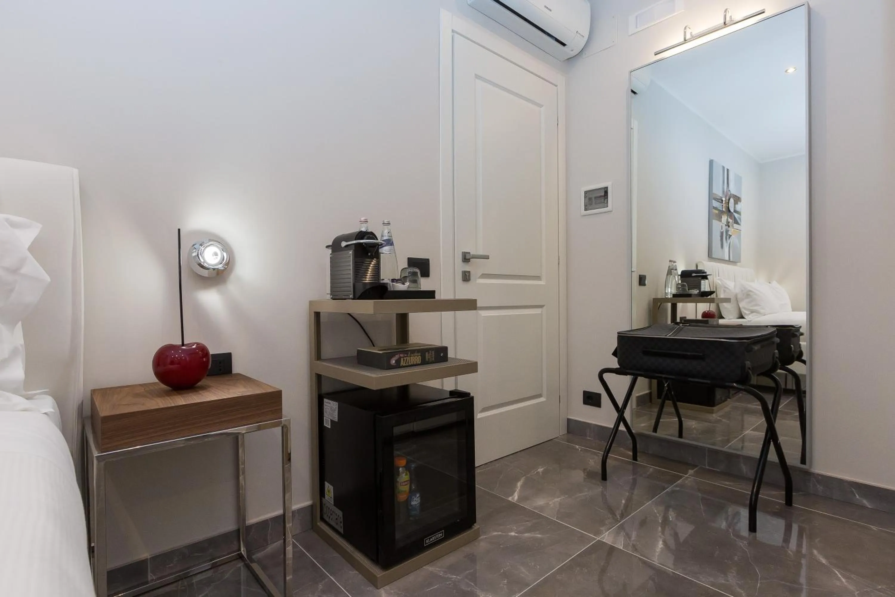 Photo of the whole room in Clementi Portrait