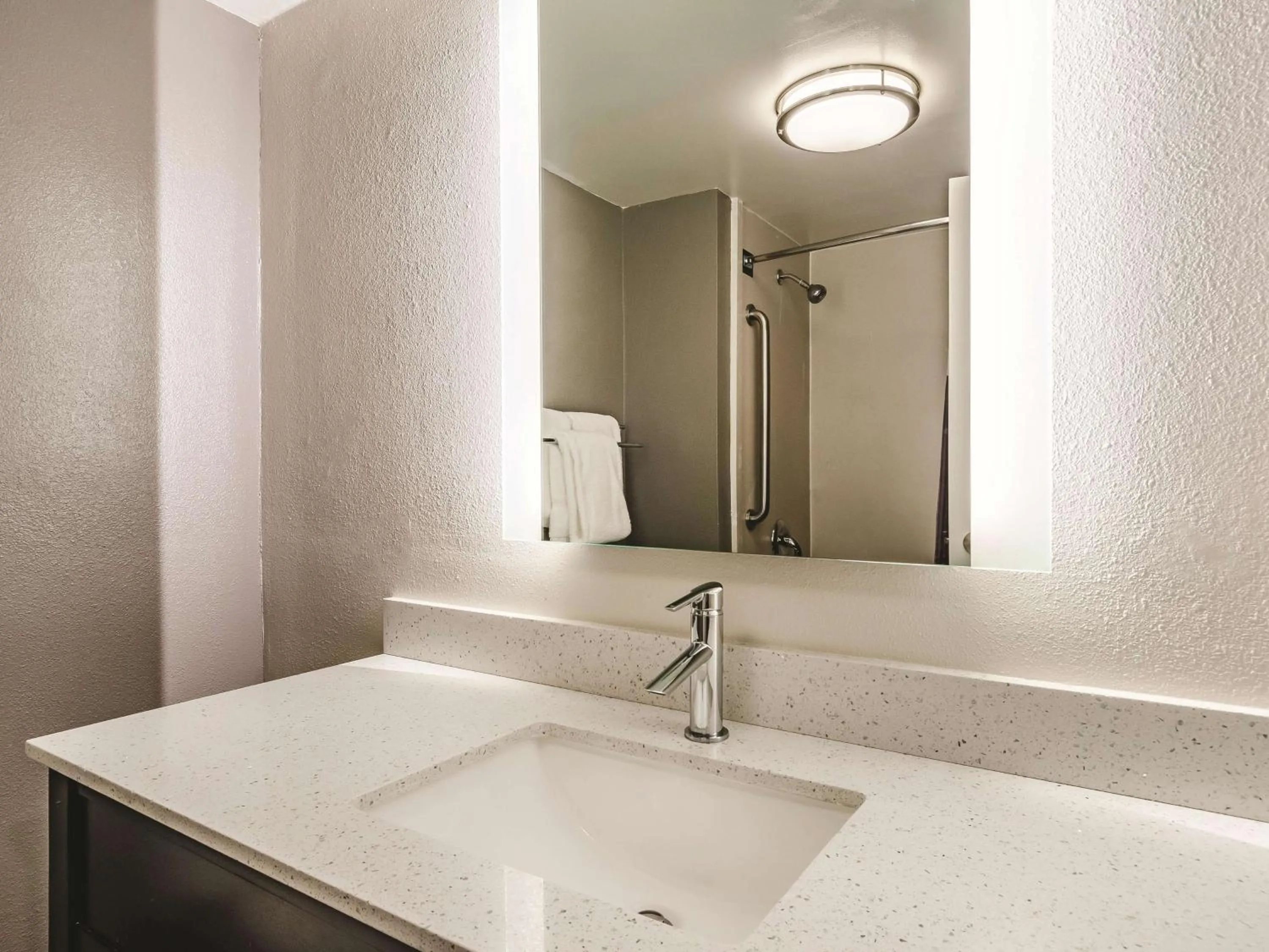 Photo of the whole room in La Quinta by Wyndham Warwick Providence Airport