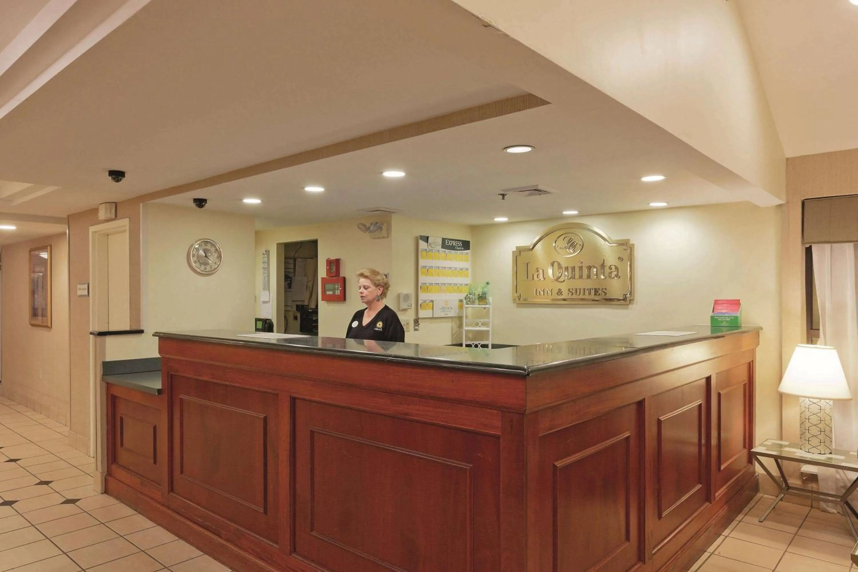 Lobby or reception in La Quinta by Wyndham Warwick Providence Airport