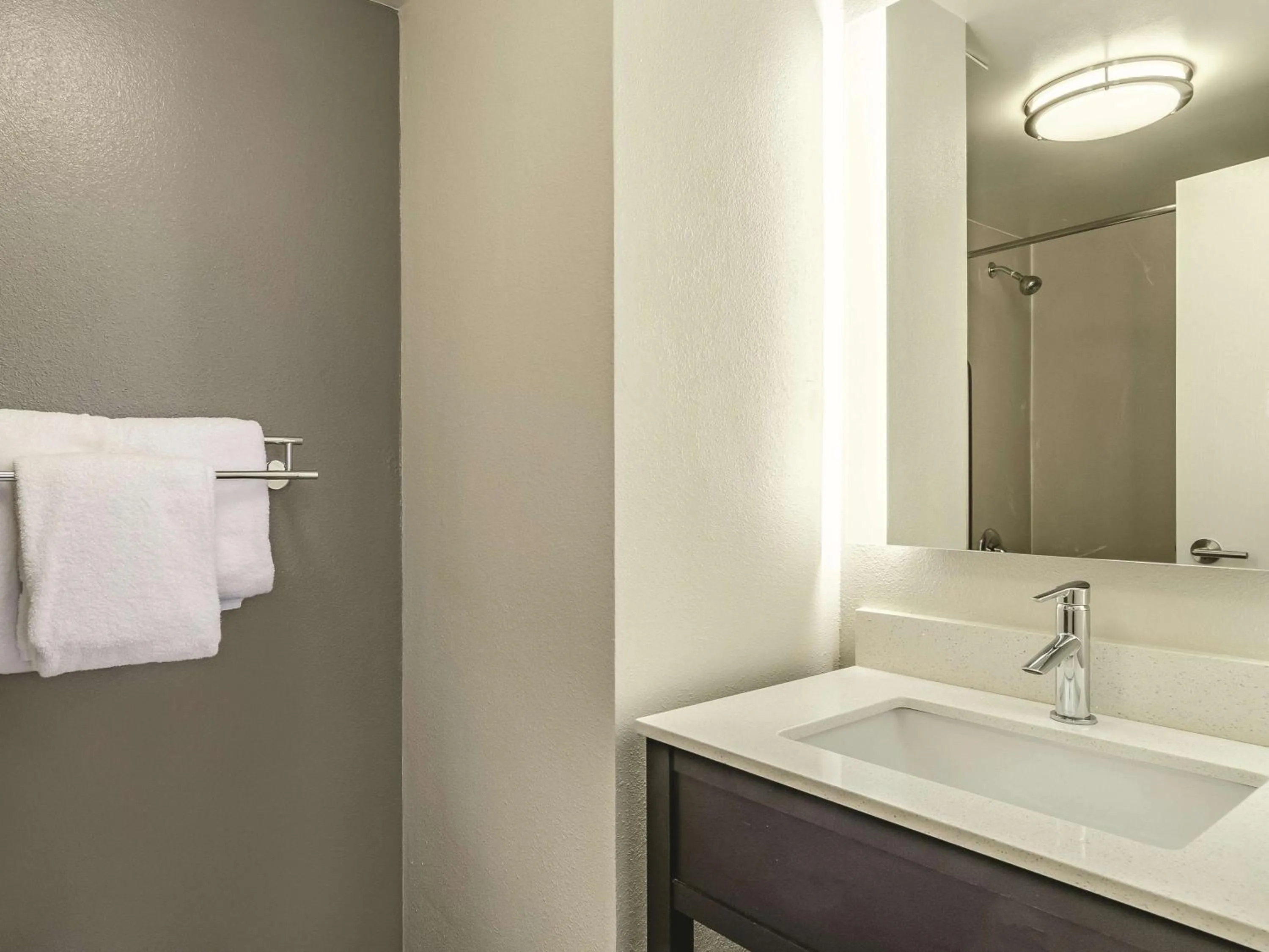 Photo of the whole room in La Quinta by Wyndham Warwick Providence Airport