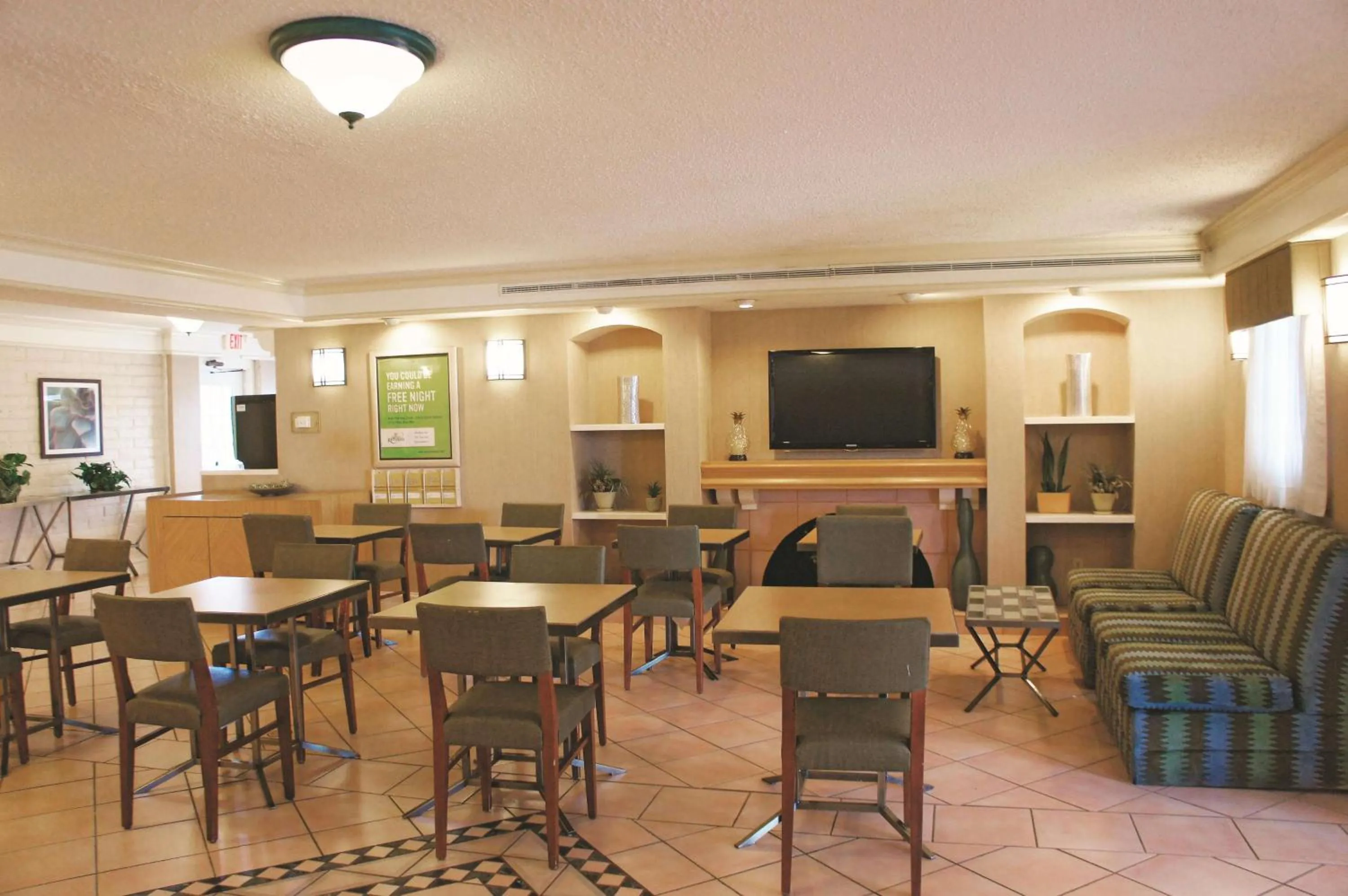 Restaurant/places to eat in Baymont by Wyndham Houston La Porte