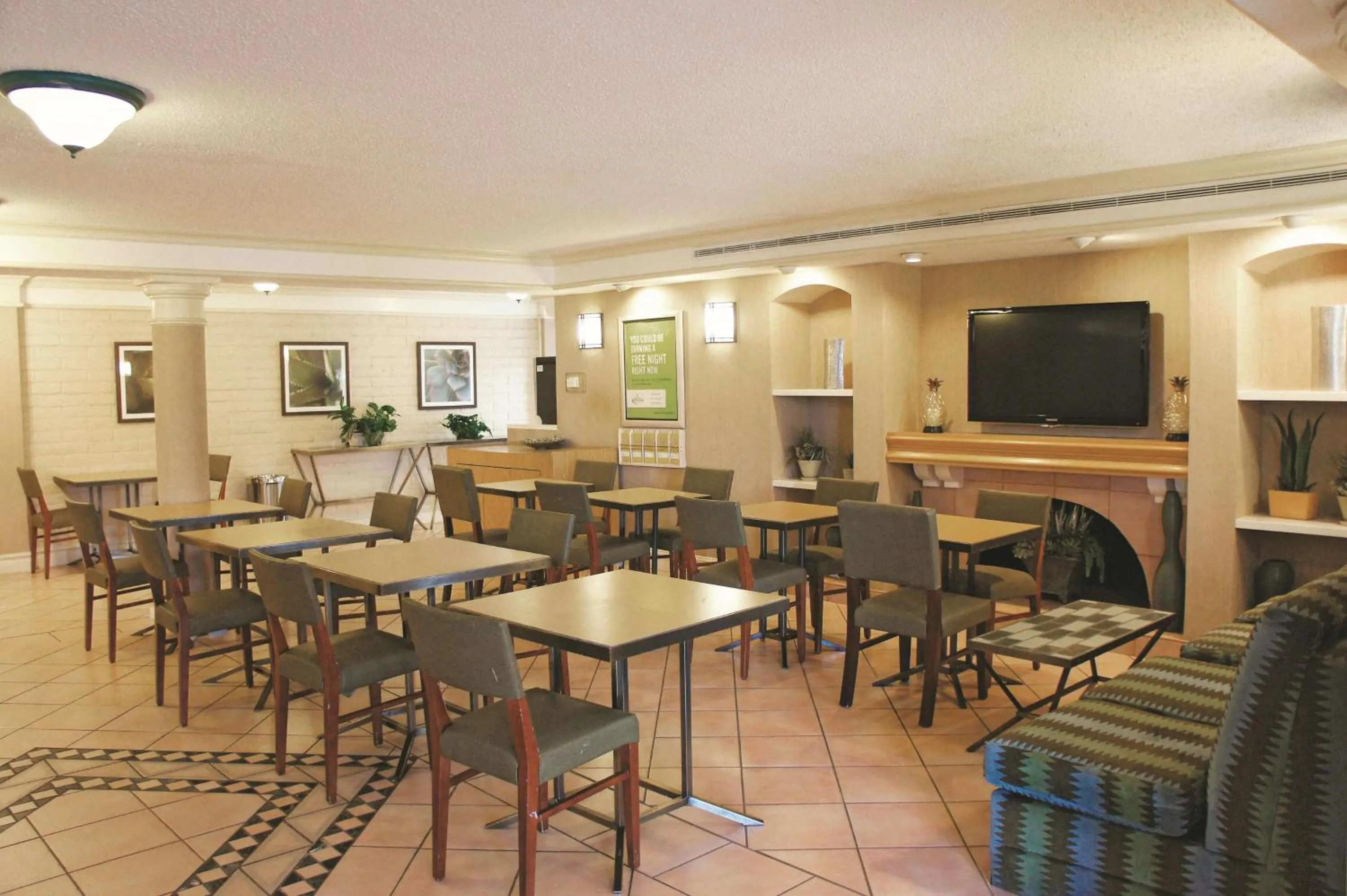 Restaurant/places to eat in Baymont by Wyndham Houston La Porte