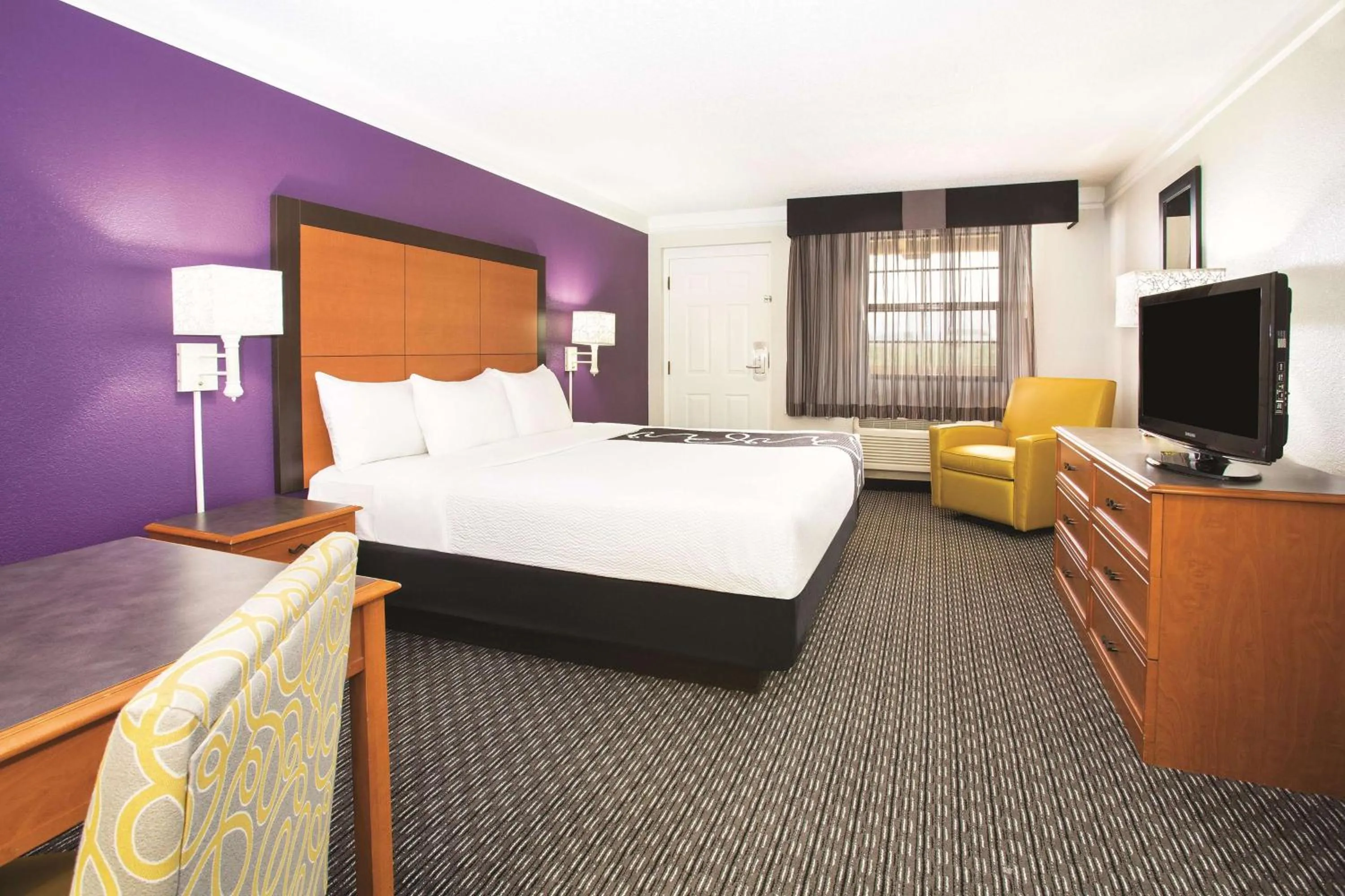 Photo of the whole room, Bed in La Quinta Inn by Wyndham Denver Westminster