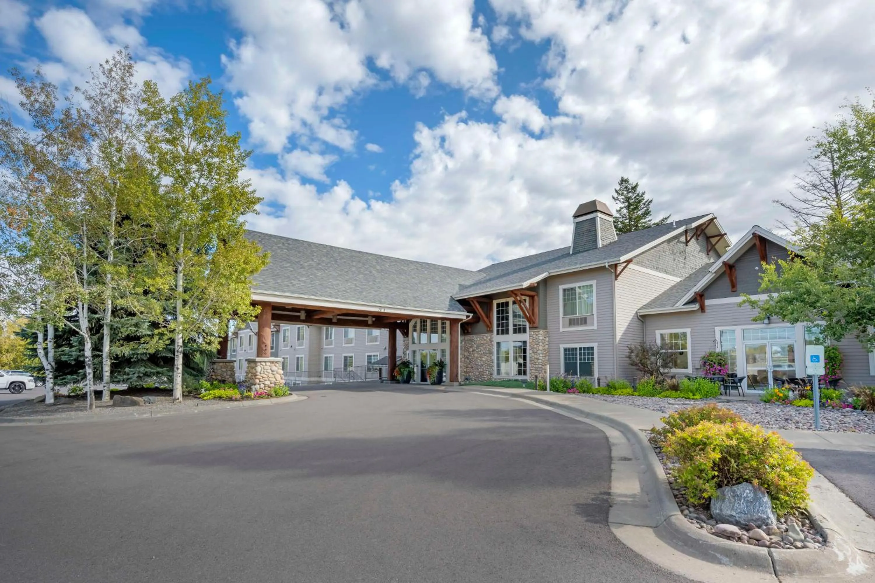 Property building in Best Western Plus Kalispell/Glacier Park West Hotel & Suites