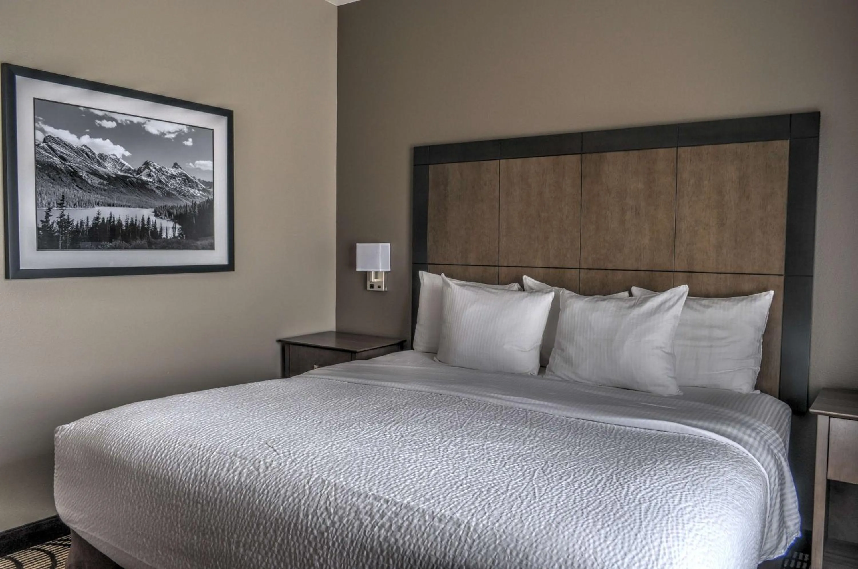 Bedroom, Bed in Best Western Plus Kalispell/Glacier Park West Hotel & Suites