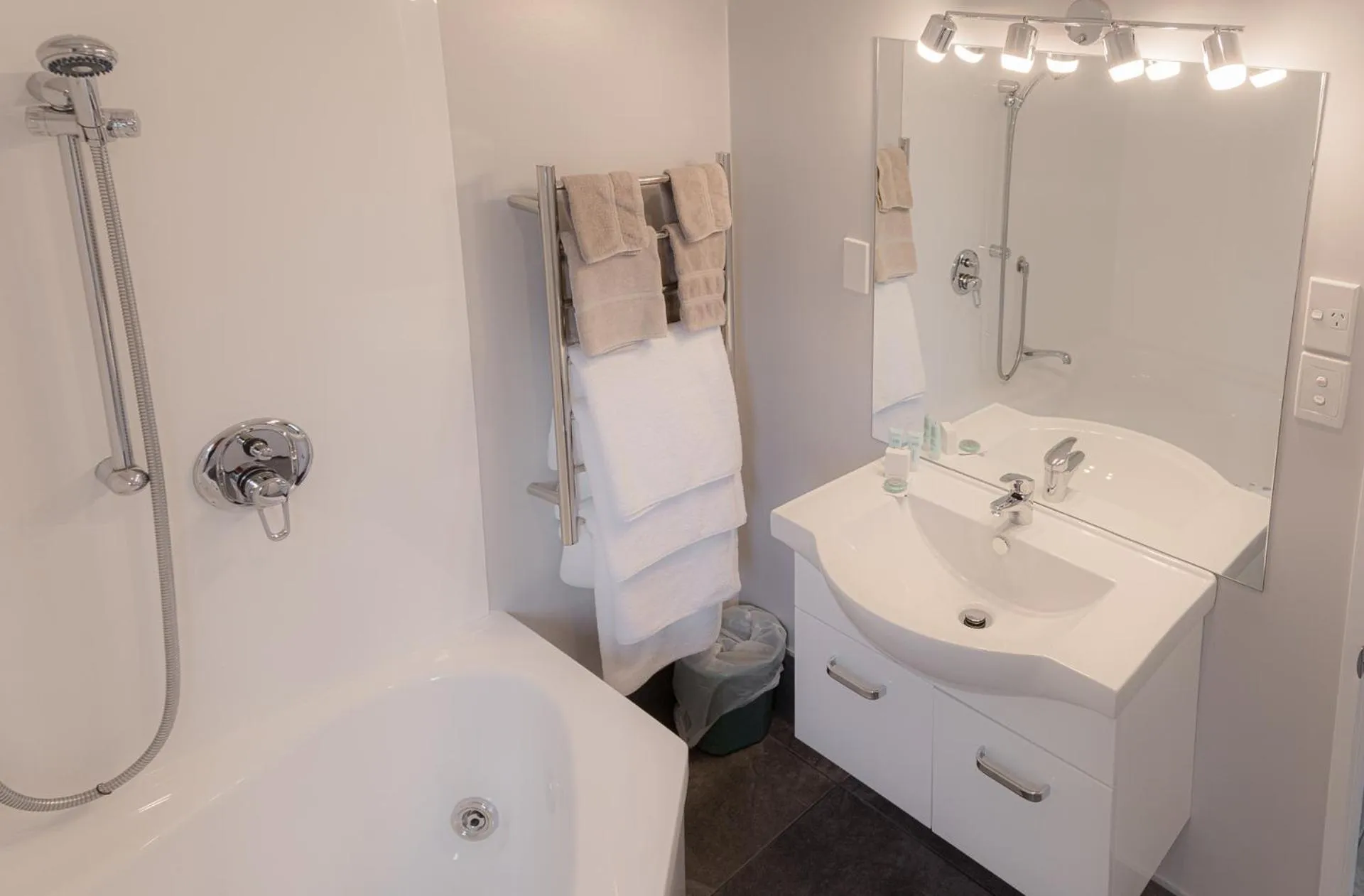 BKs Palm Court Motor Lodge