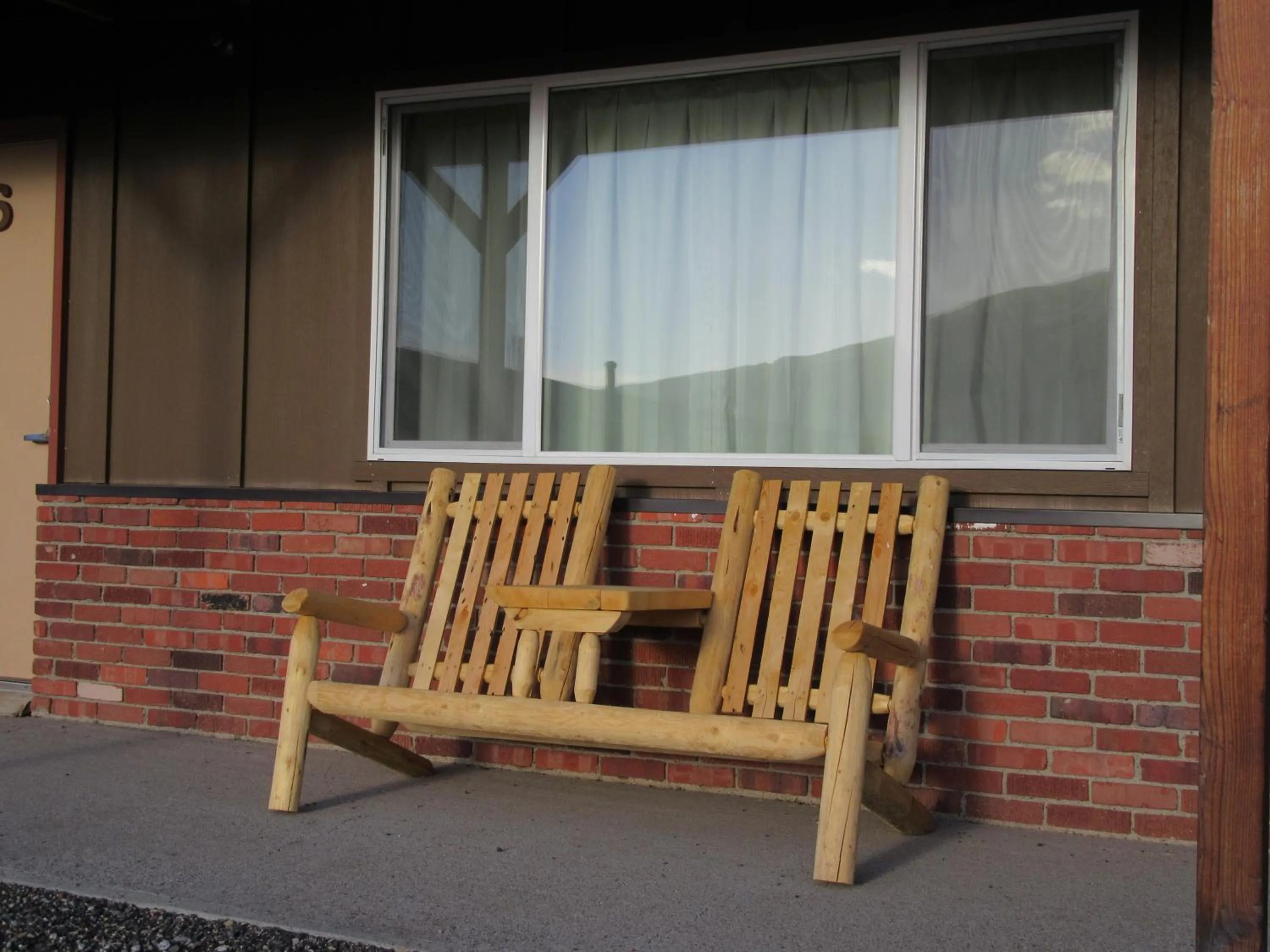 Seating area in Big Bear Motel
