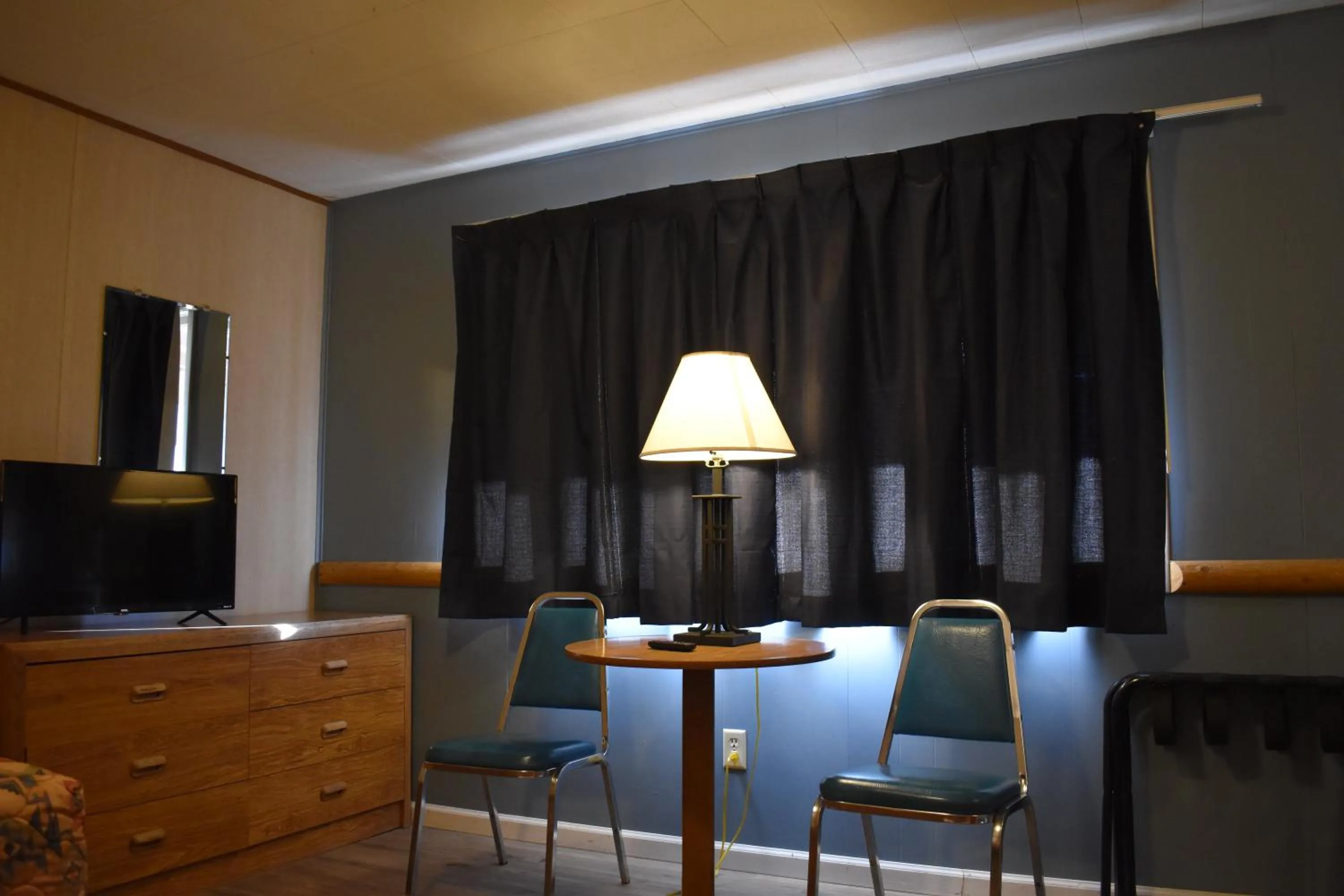 Bedroom in Big Bear Motel