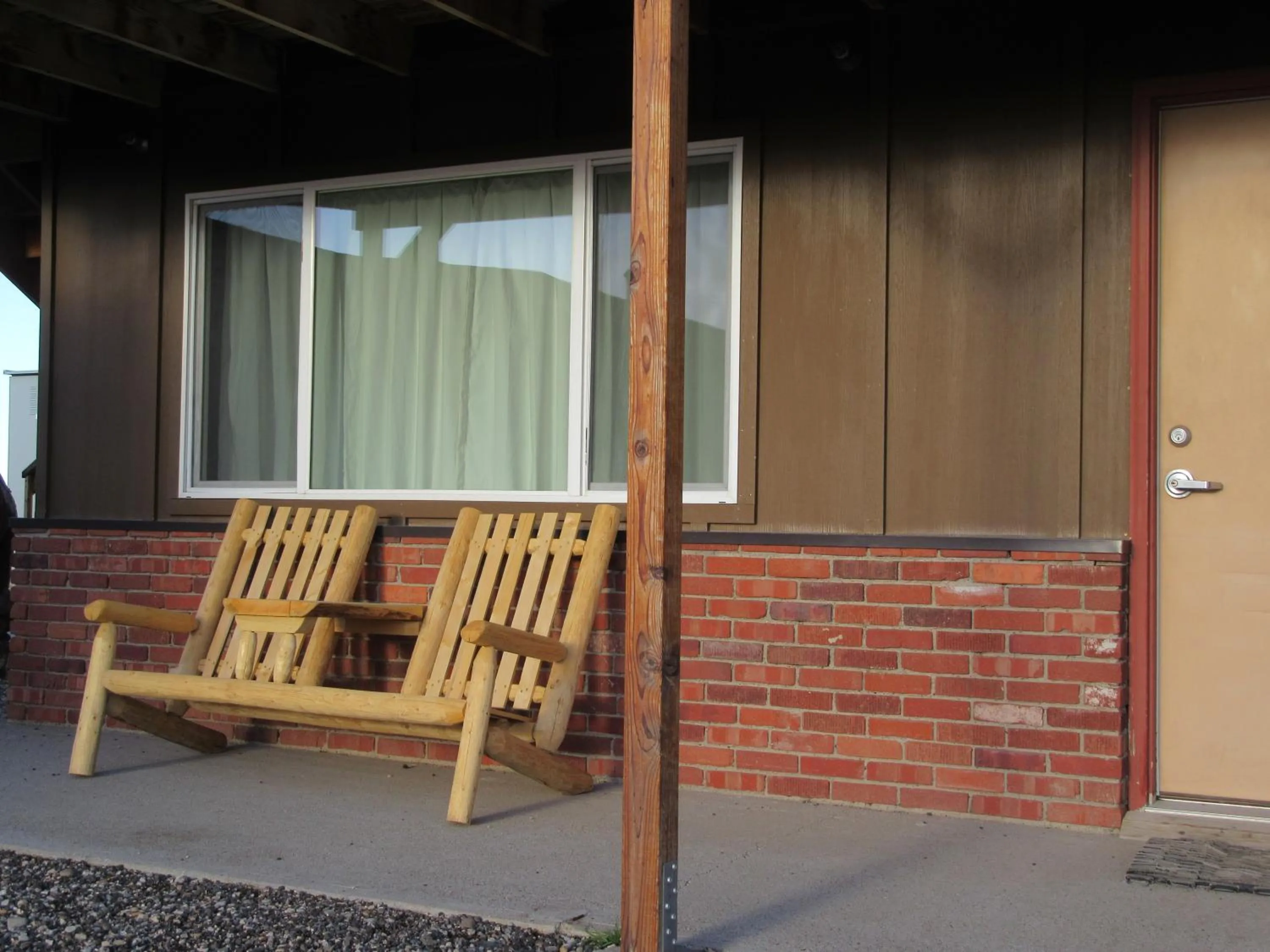 Seating area in Big Bear Motel