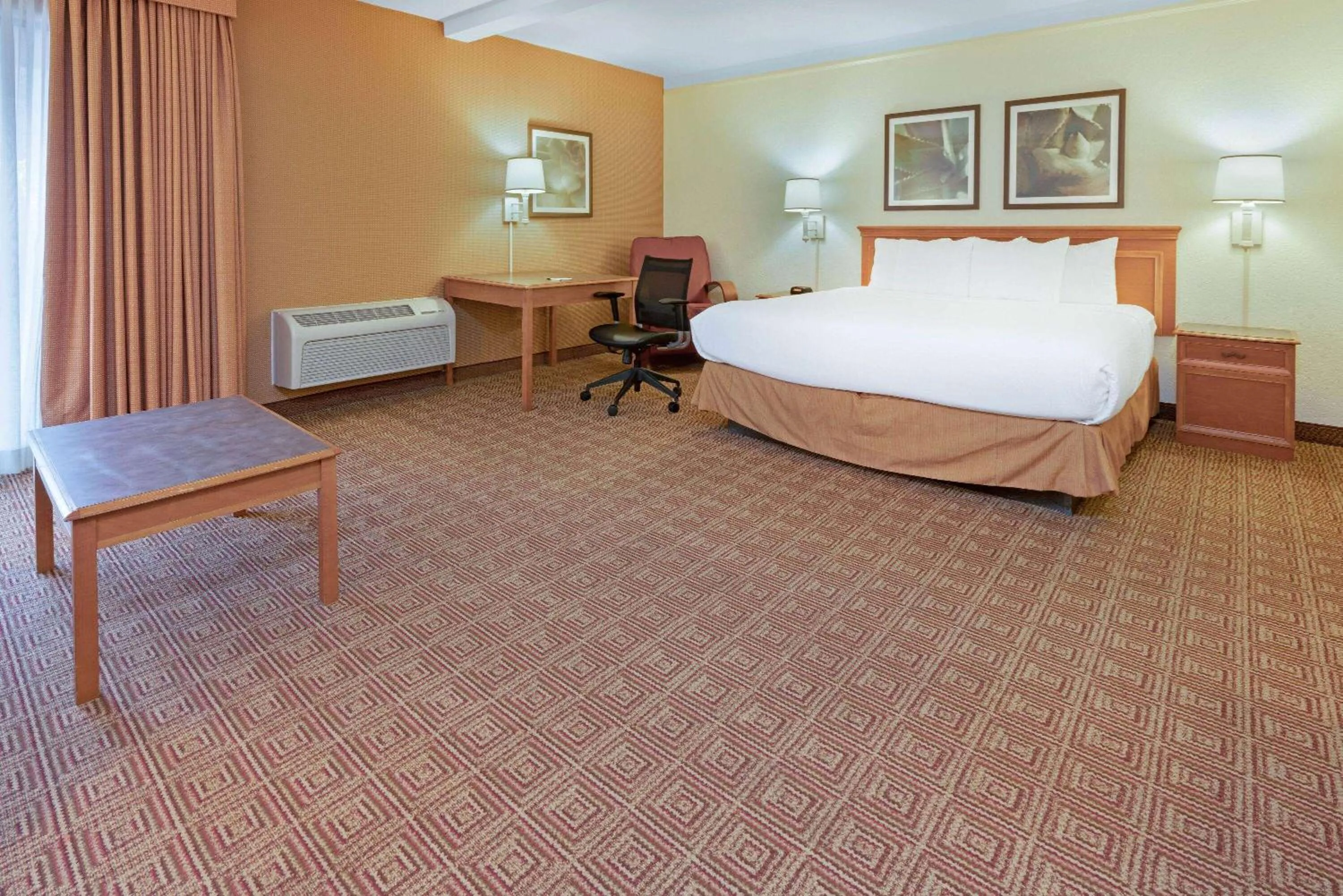 Photo of the whole room, Bed in La Quinta by Wyndham Salt Lake City - Layton