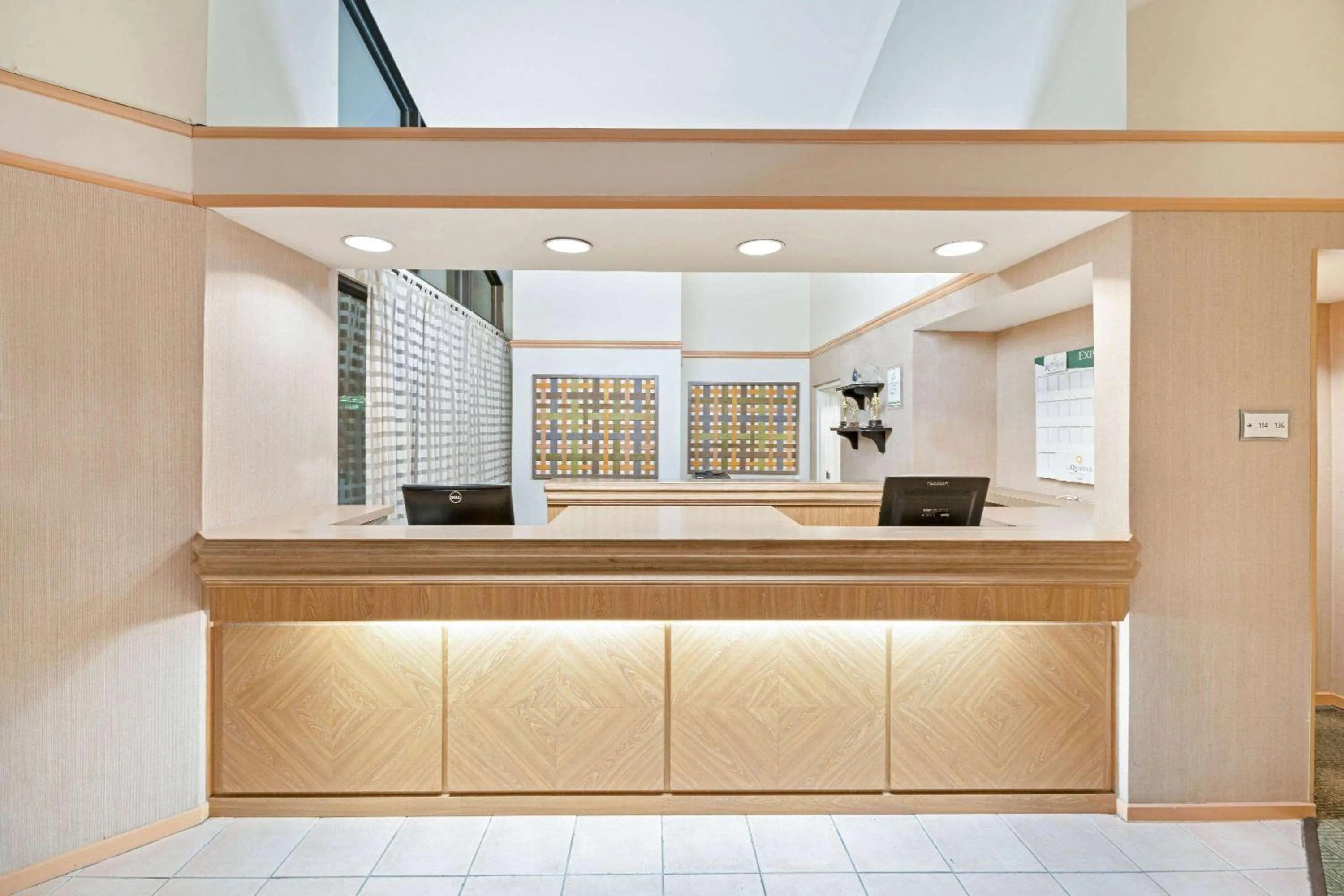 Lobby or reception in La Quinta by Wyndham Salt Lake City - Layton