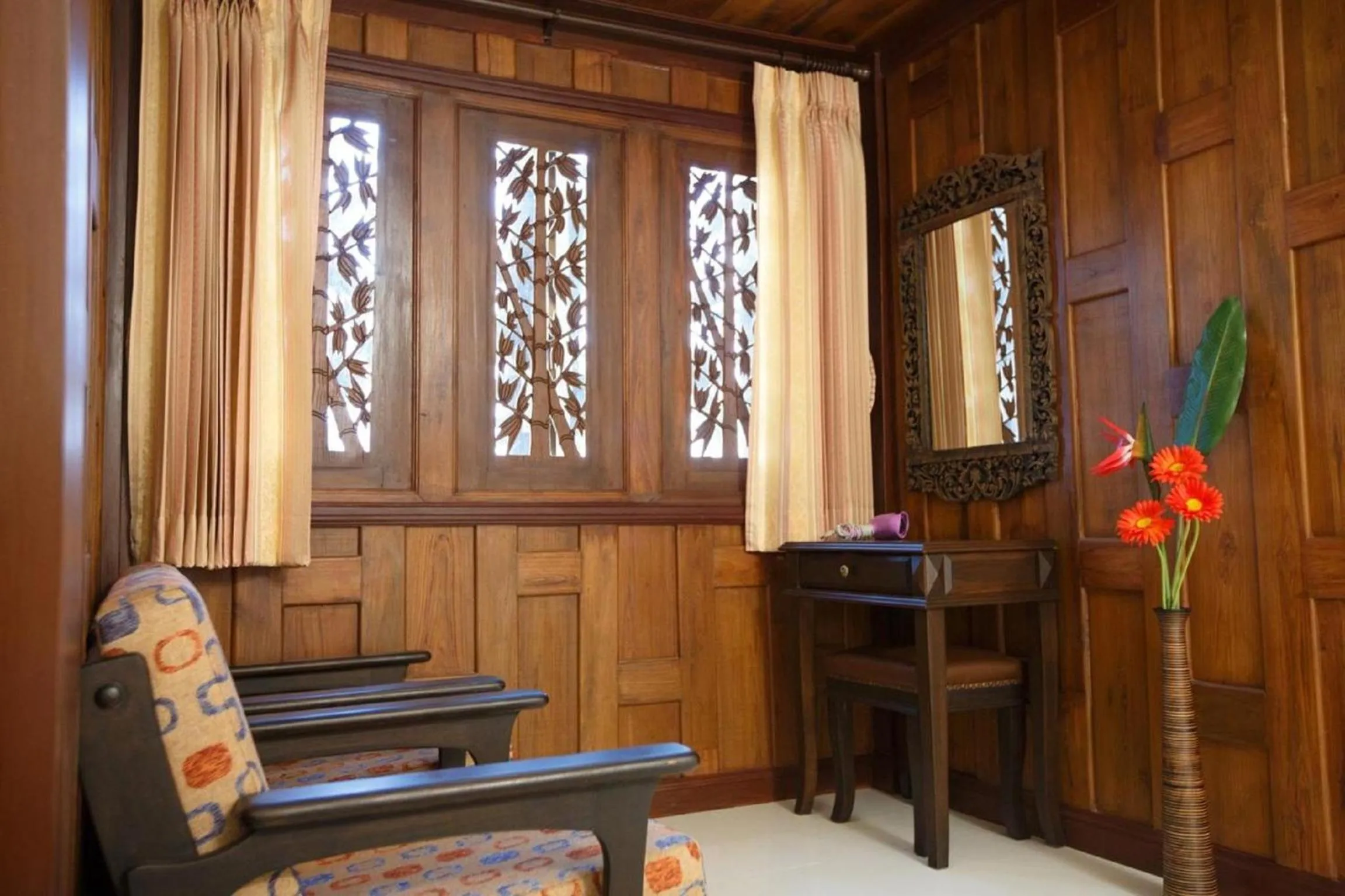 Seating area in Chang Siam Inn