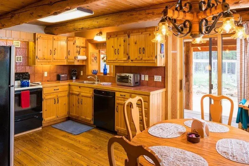 Kitchen or kitchenette in Sisters Dream Inn