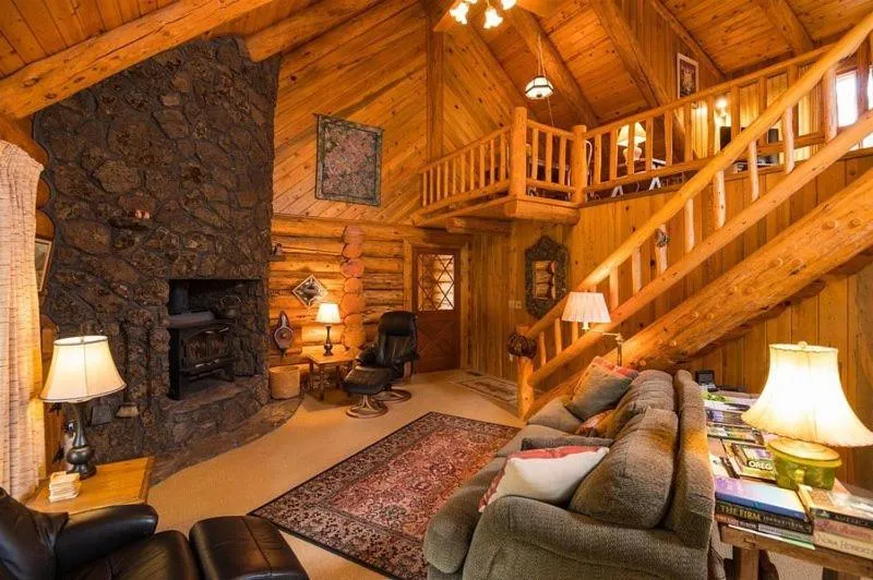 Property building in Sisters Dream Inn