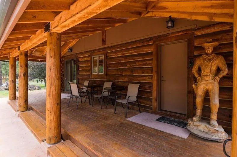 Property building in Sisters Dream Inn