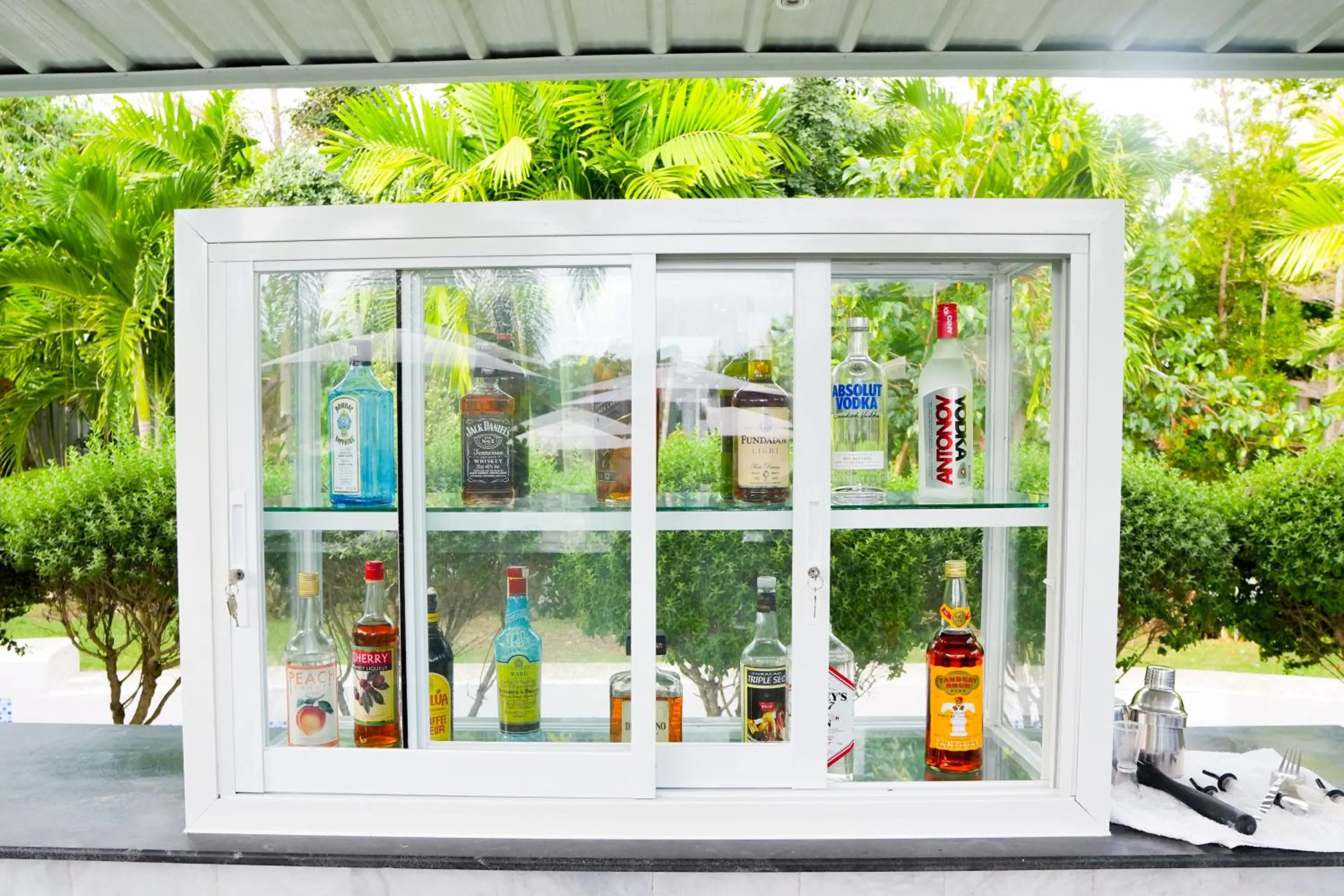 Lounge or bar in Marina Point Bay Resort