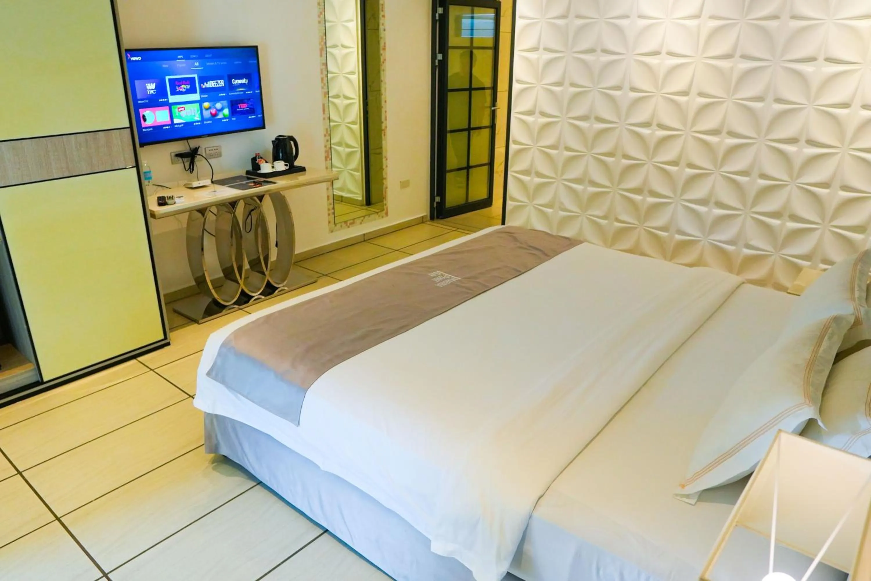 Bed in Marina Point Bay Resort