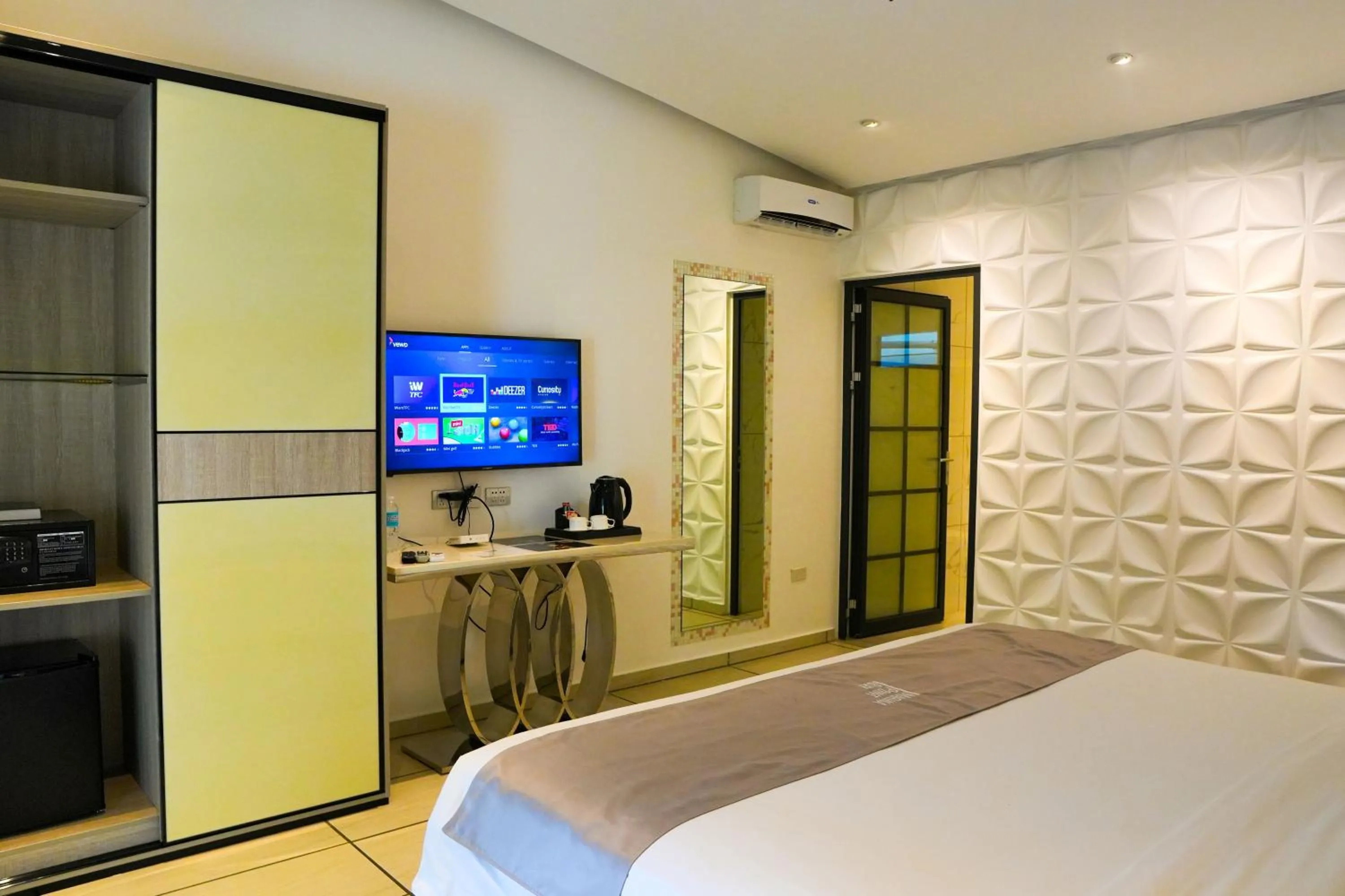 Bedroom, Bed in Marina Point Bay Resort