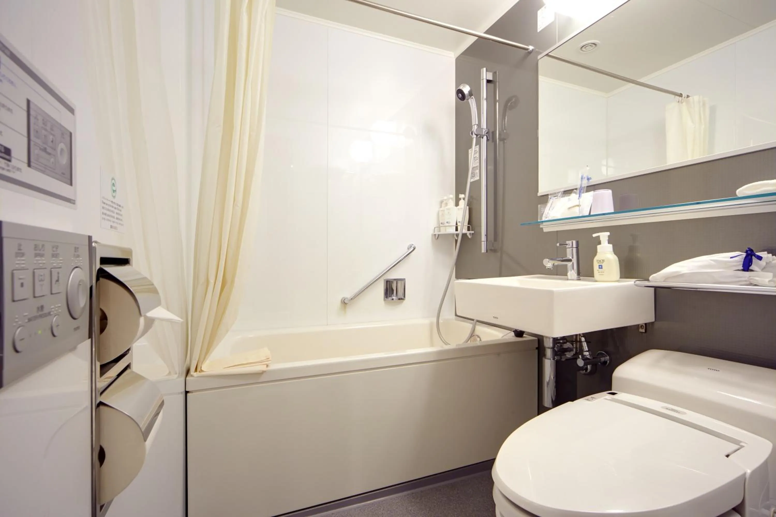 Toilet in Hotel Rocore Naha