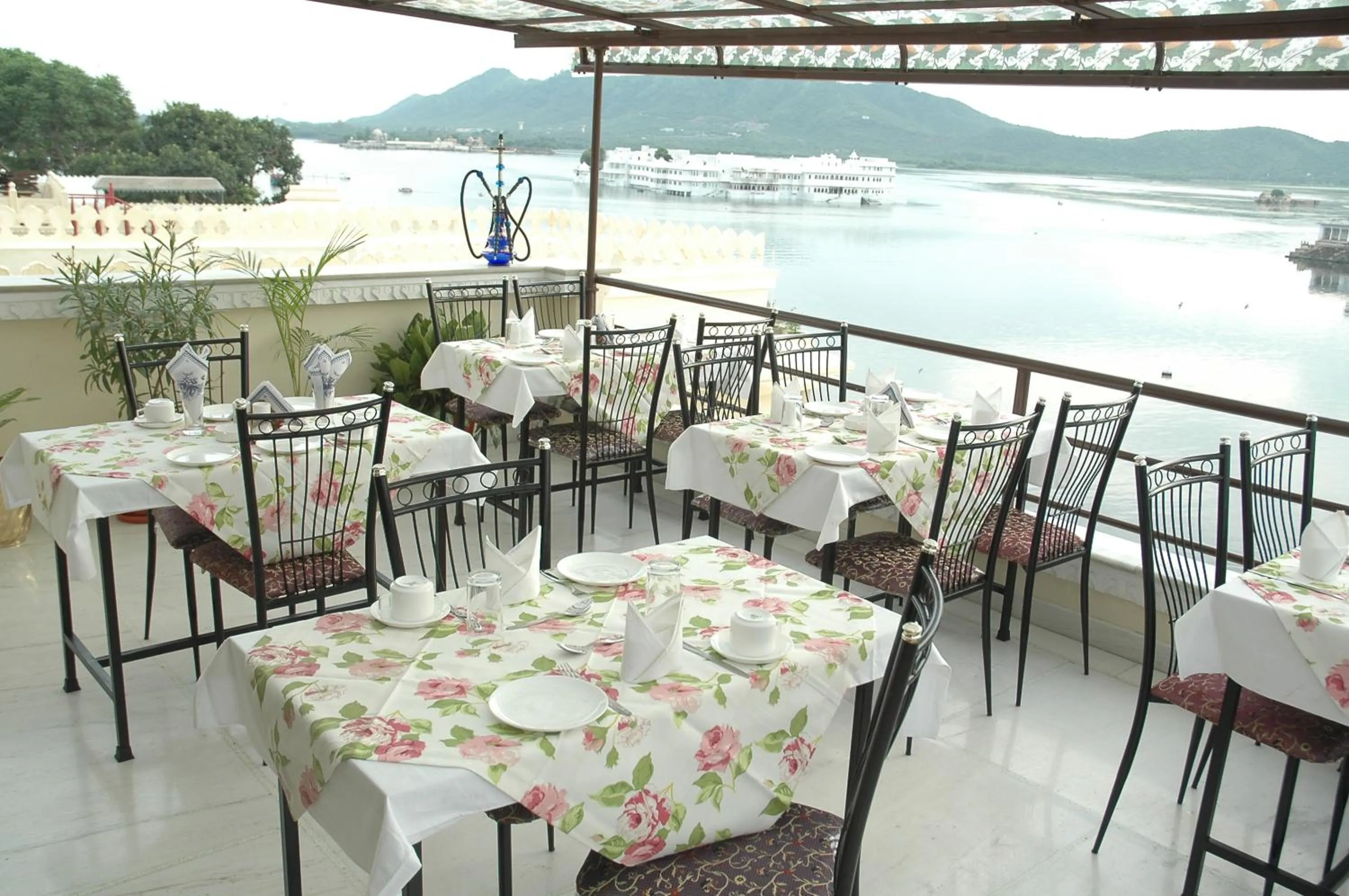 Restaurant/places to eat in Raj Niwas