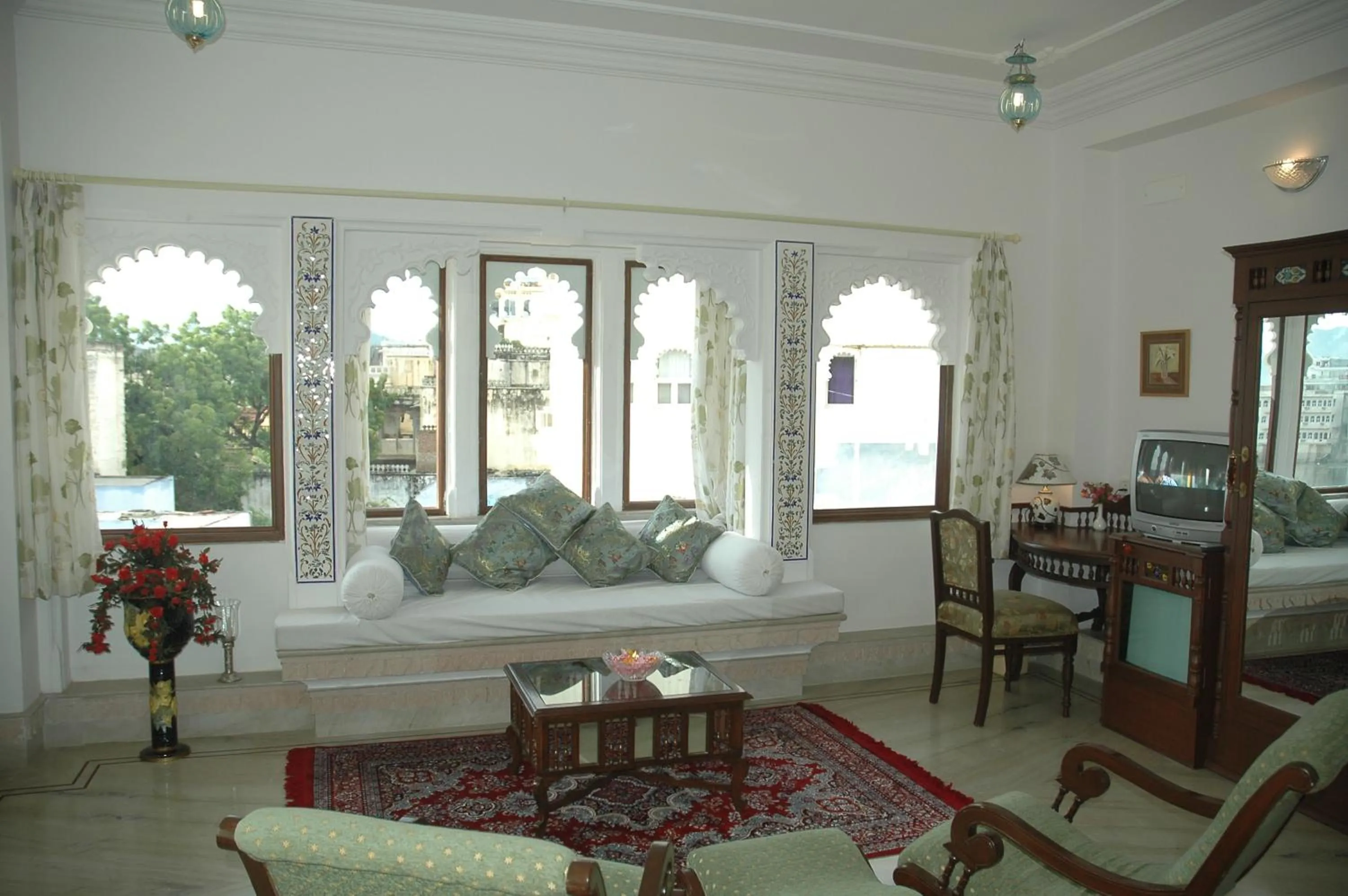 Day, Bed in Raj Niwas