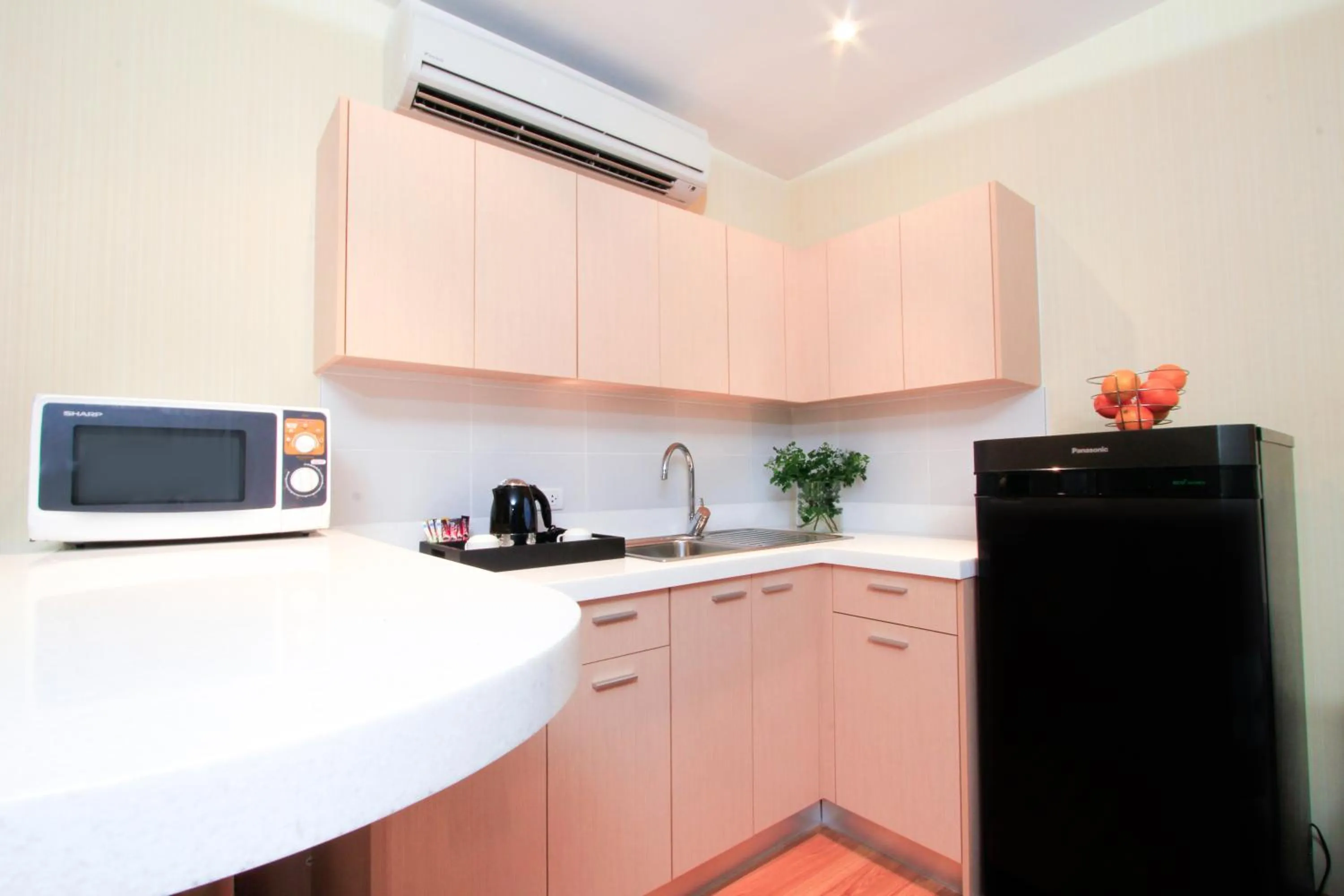 Kitchen/Kitchenette in Petals Inn