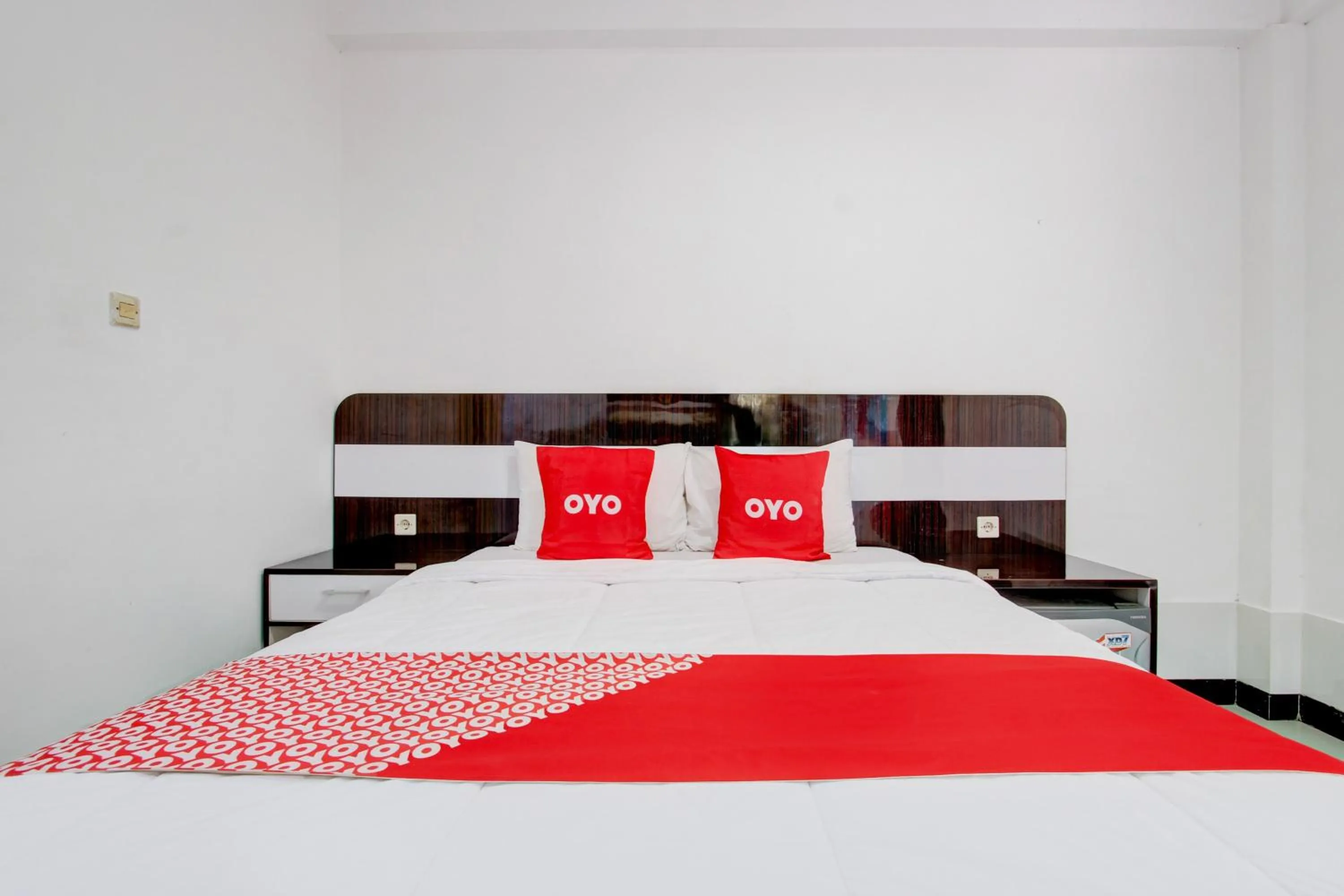 Bedroom, Bed in Hotel O Pondok Helomi