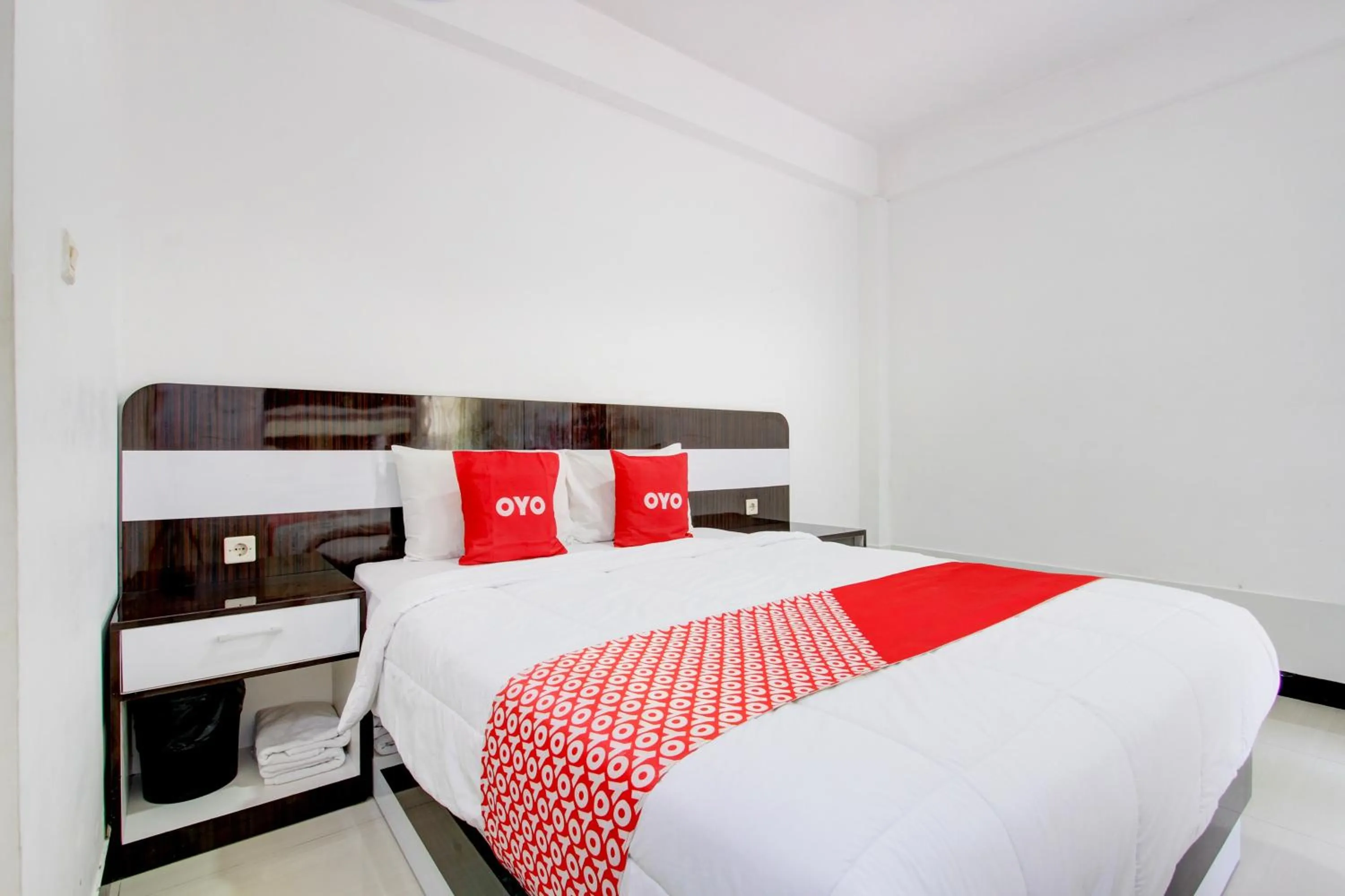 Bedroom, Bed in Hotel O Pondok Helomi