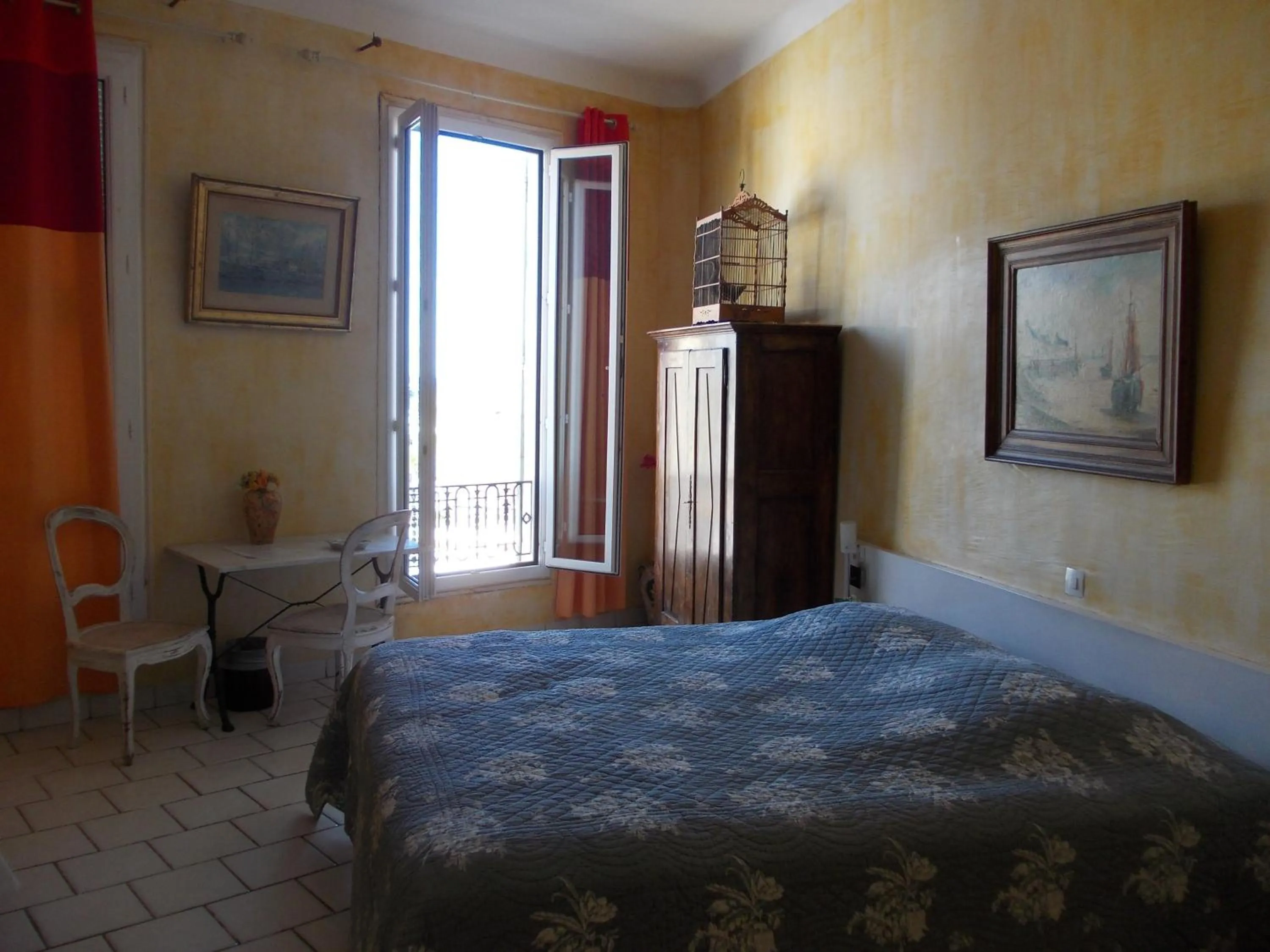 Day, Bed in L'Oursin