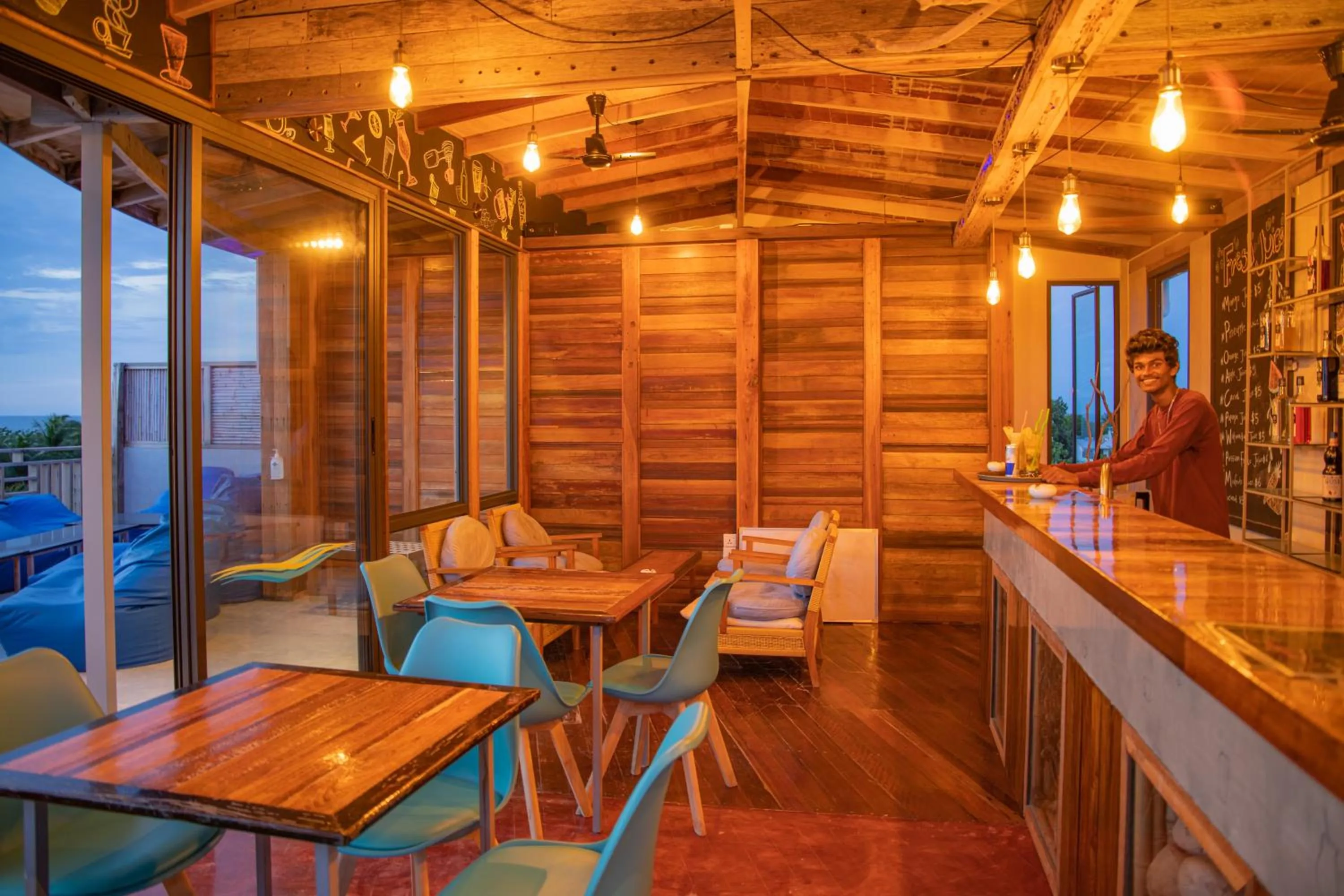 Restaurant/places to eat in Club Gabbiano