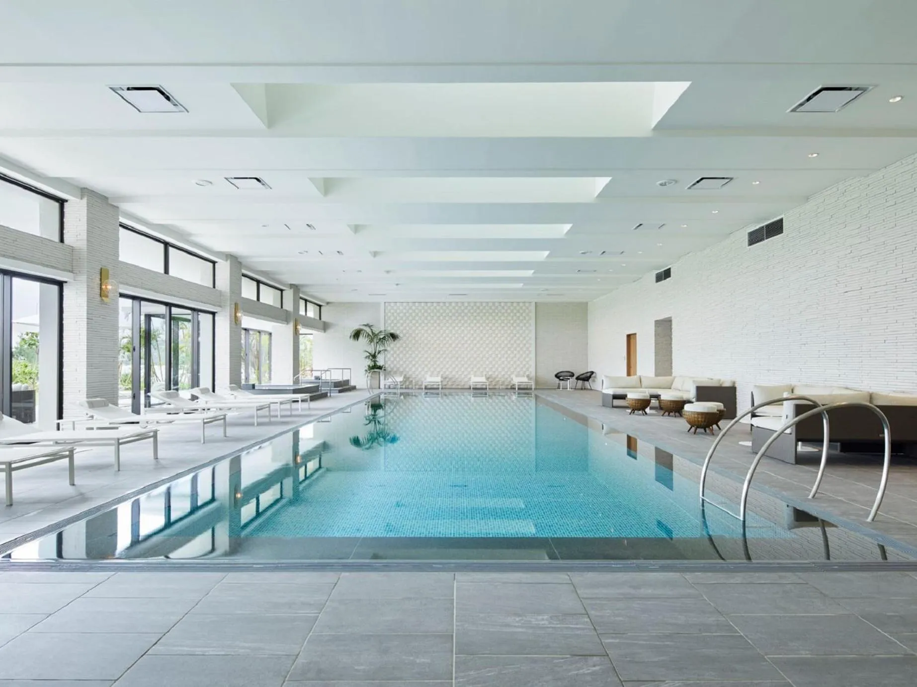 Swimming pool in Halekulani Okinawa