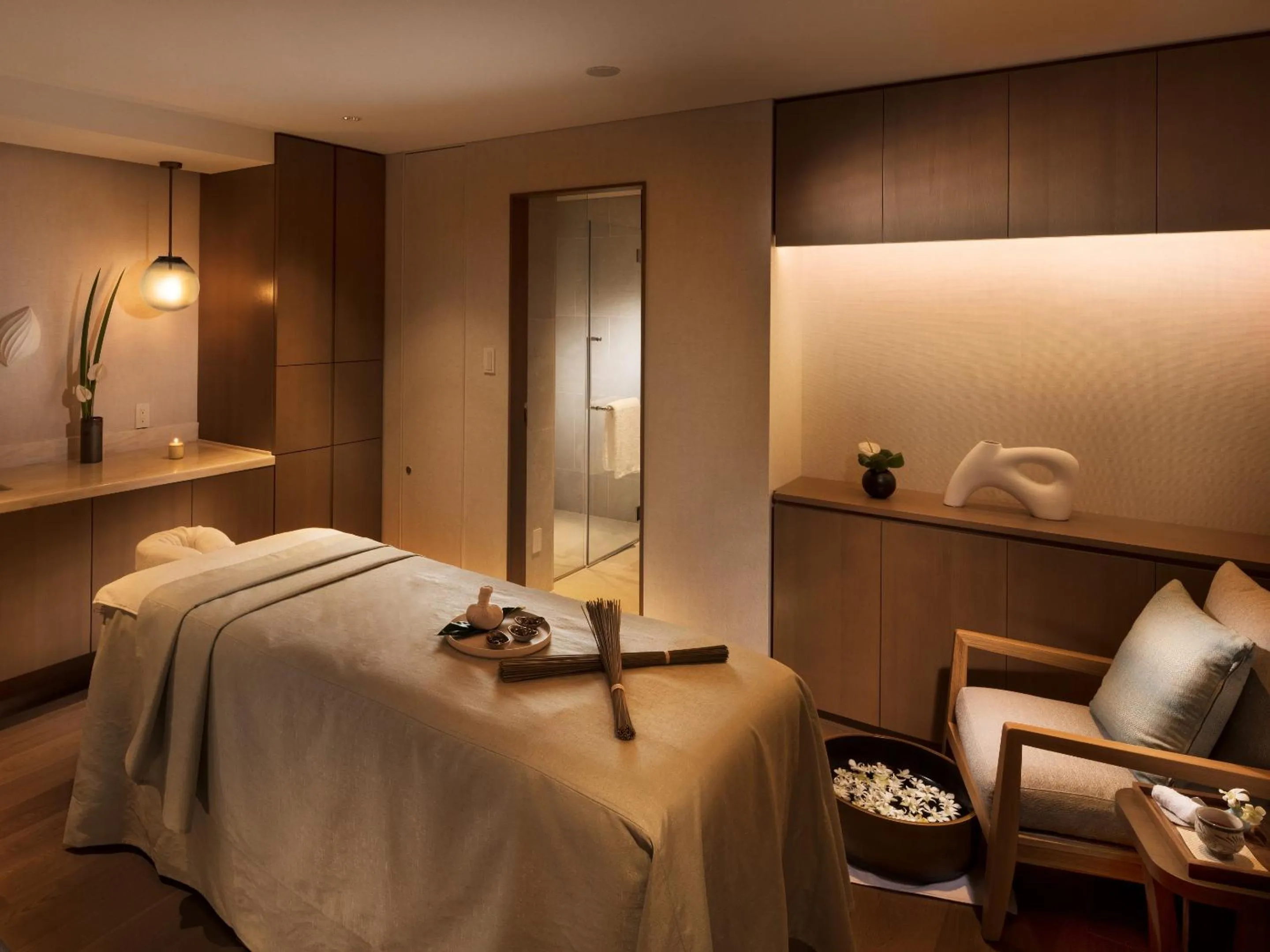 Spa and wellness centre/facilities, Bed in Halekulani Okinawa