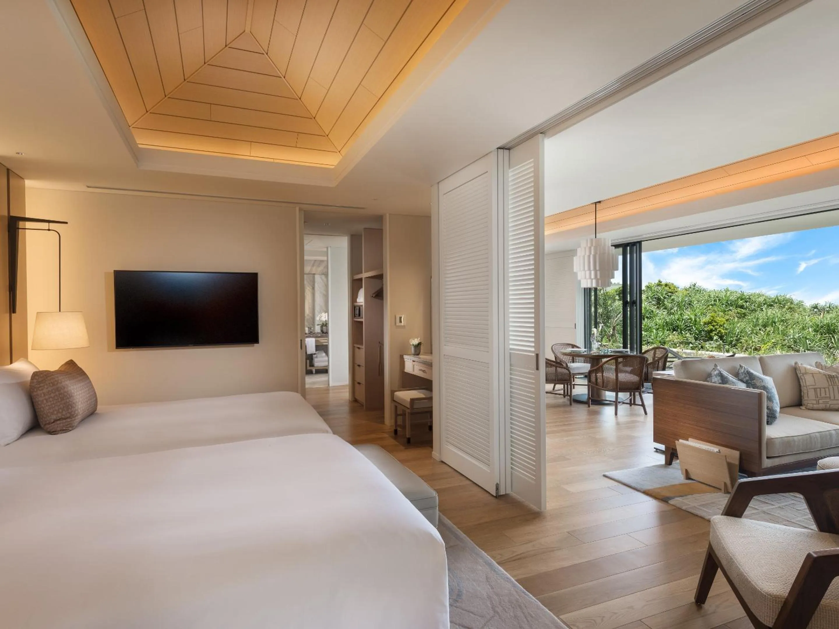 Bedroom, Bed in Halekulani Okinawa