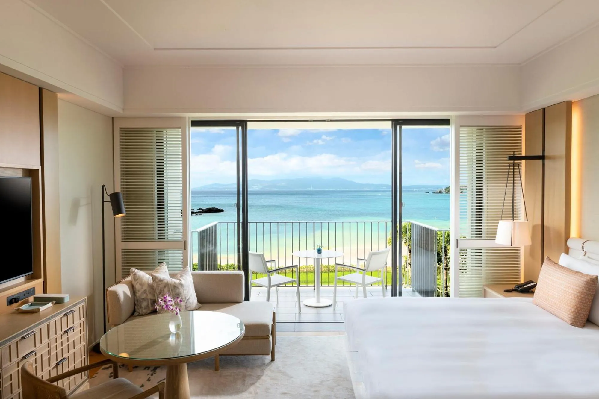 View (from property/room), Bed in Halekulani Okinawa