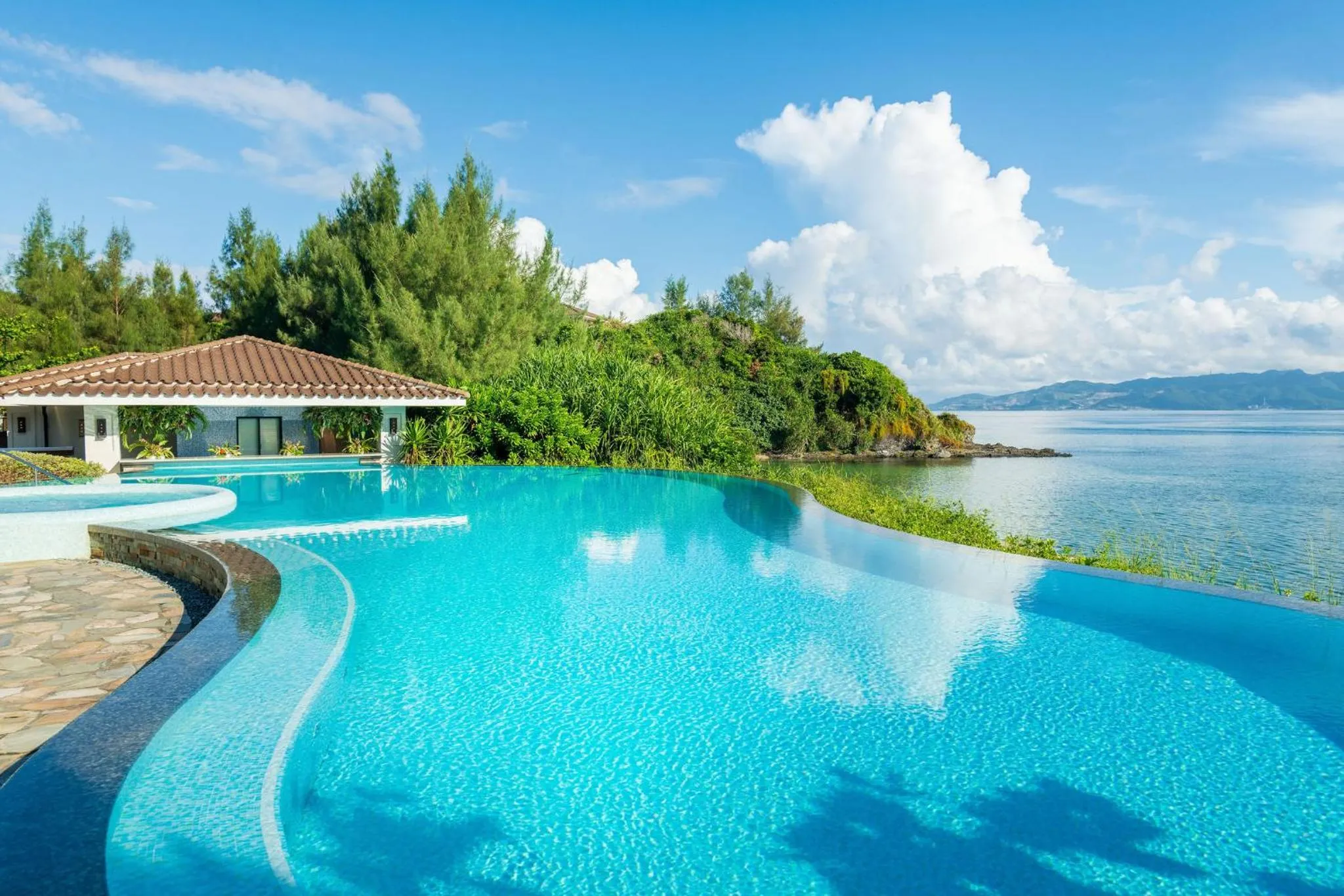 Swimming pool in Halekulani Okinawa