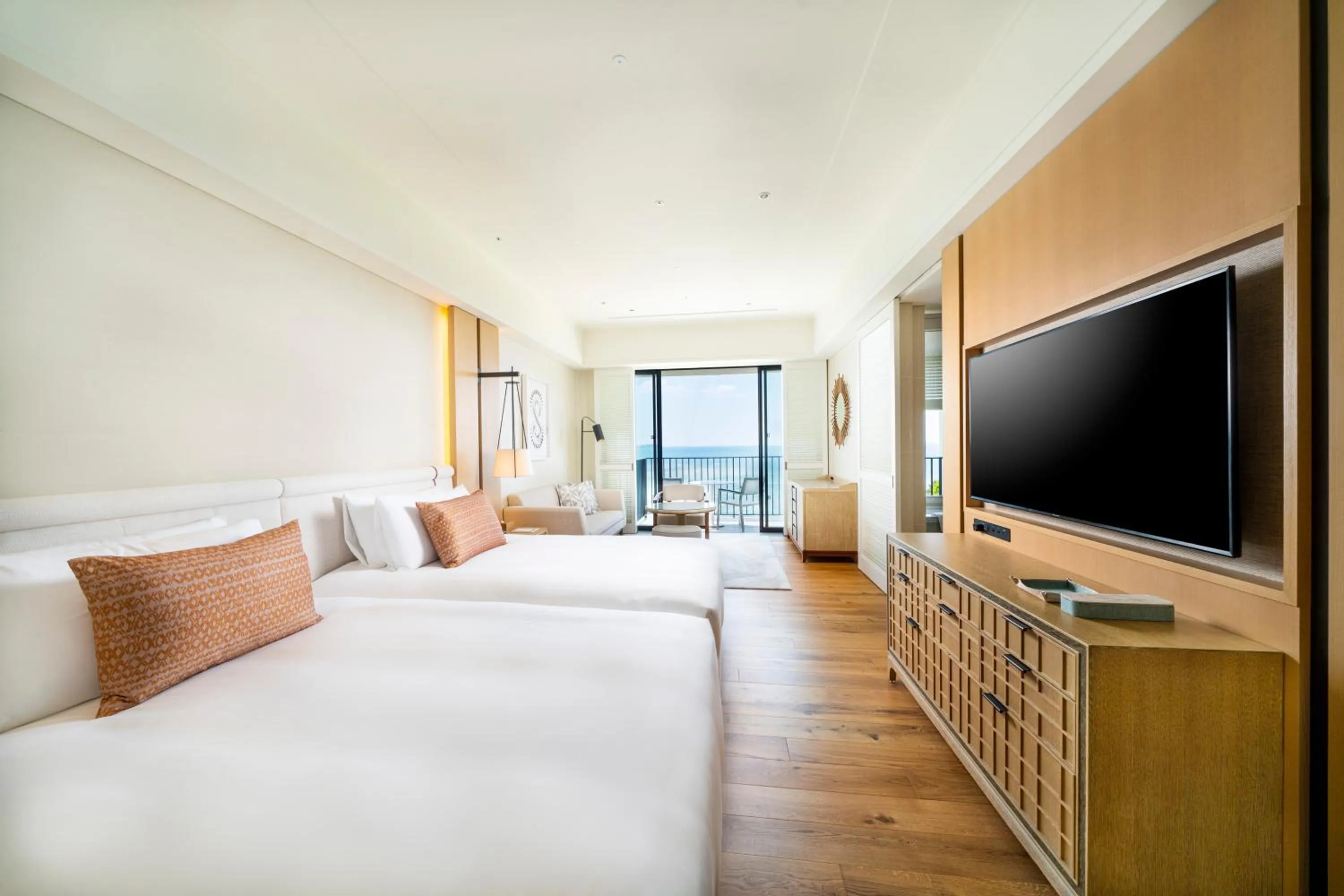 Bedroom, Bed in Halekulani Okinawa