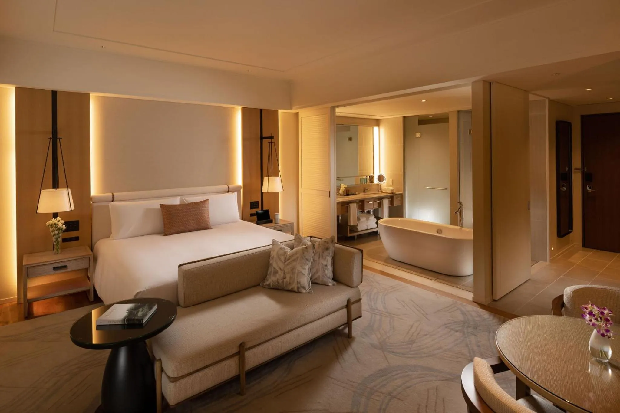 Bedroom, Bed in Halekulani Okinawa