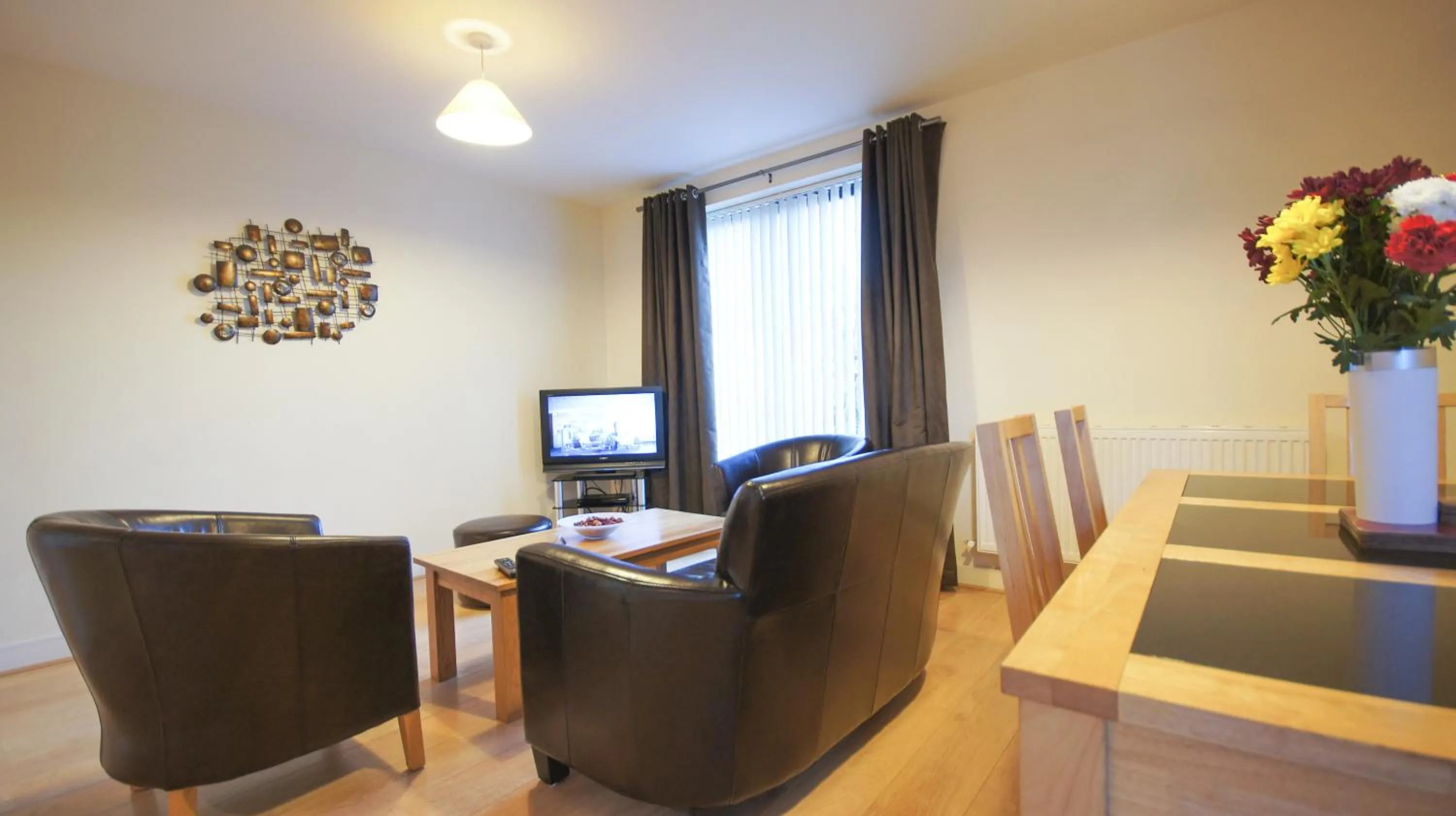 Seating area in Crompton Court Apartments