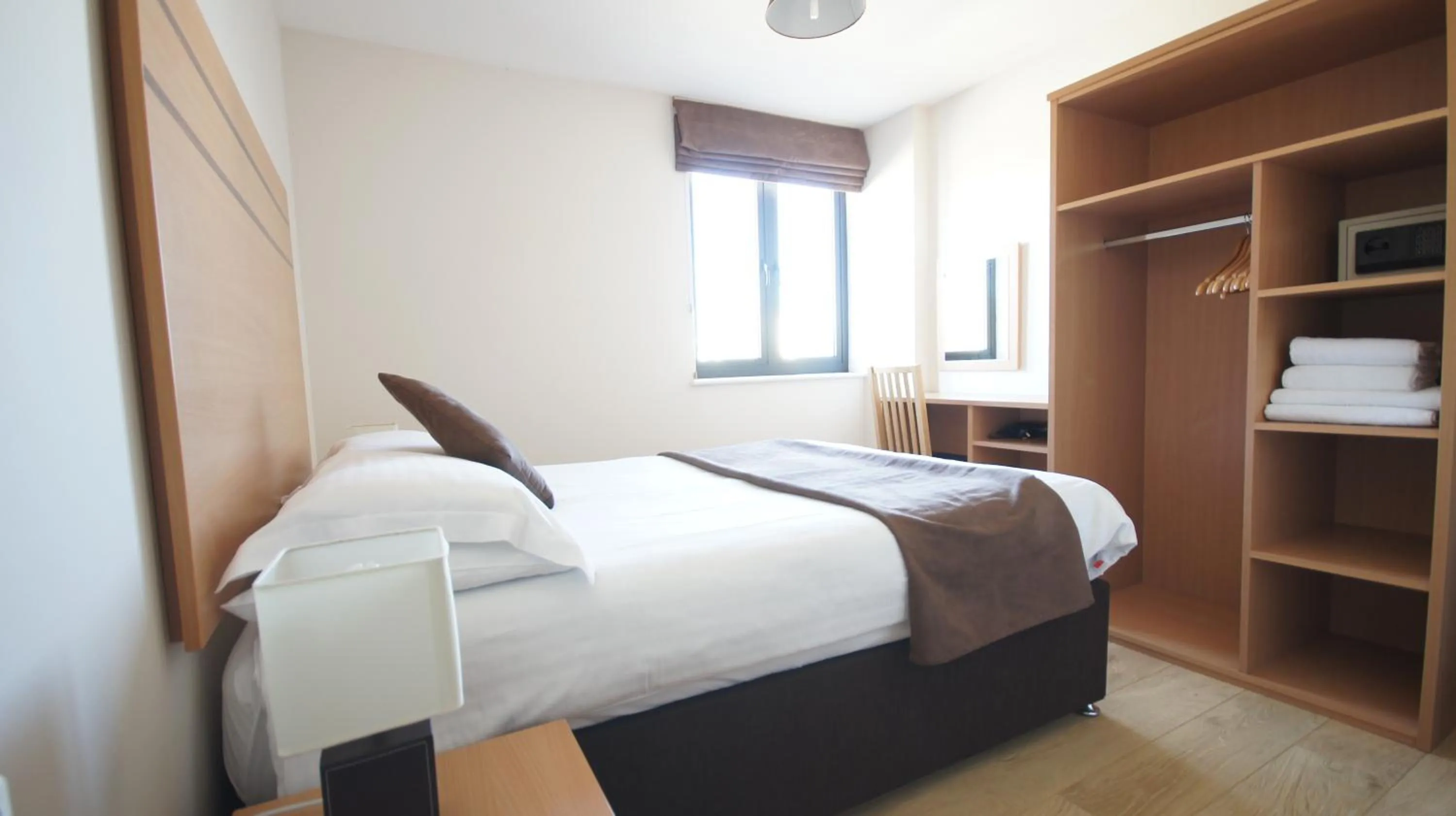 Bedroom, Bed in Crompton Court Apartments