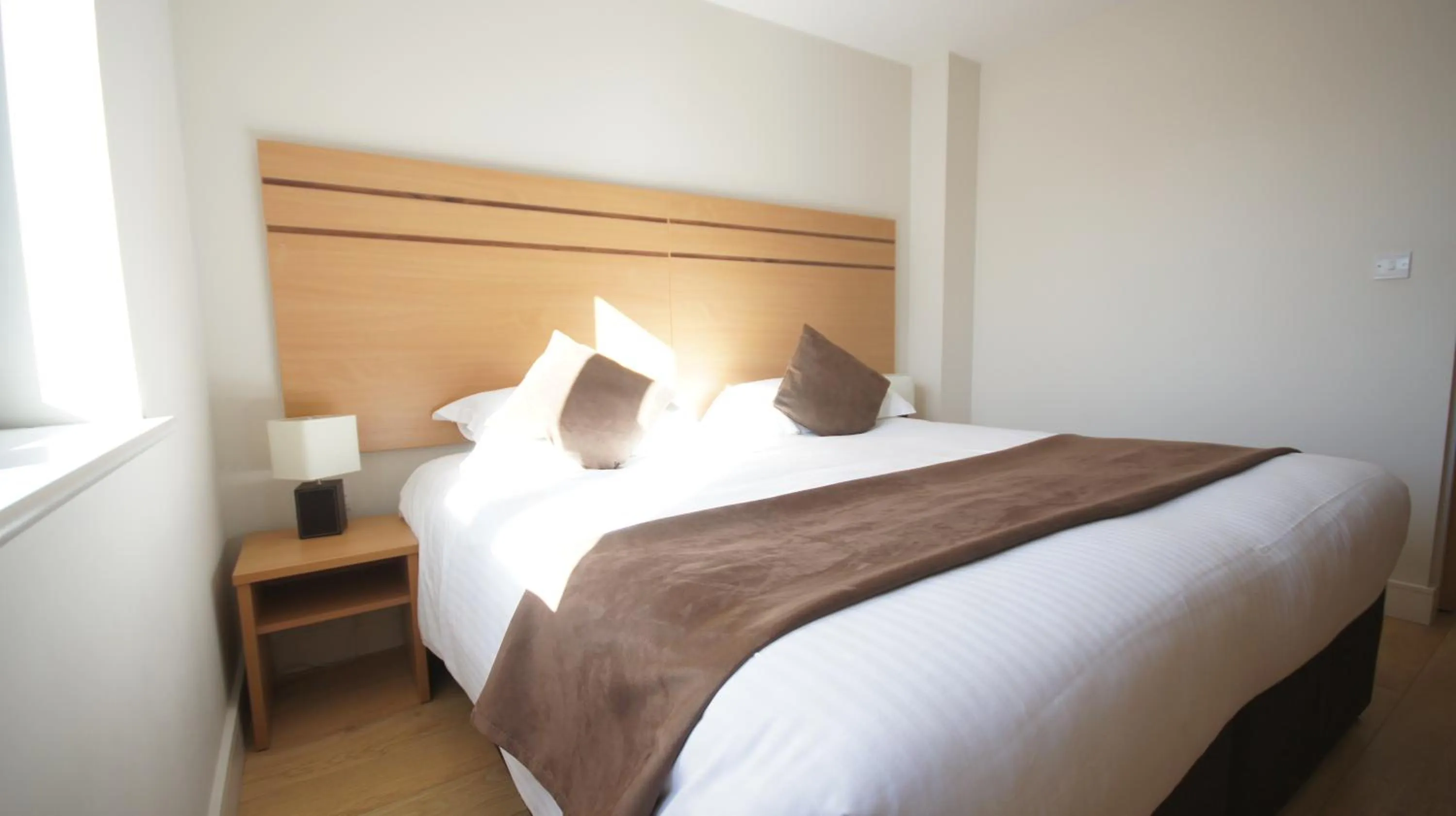 Bedroom, Bed in Crompton Court Apartments