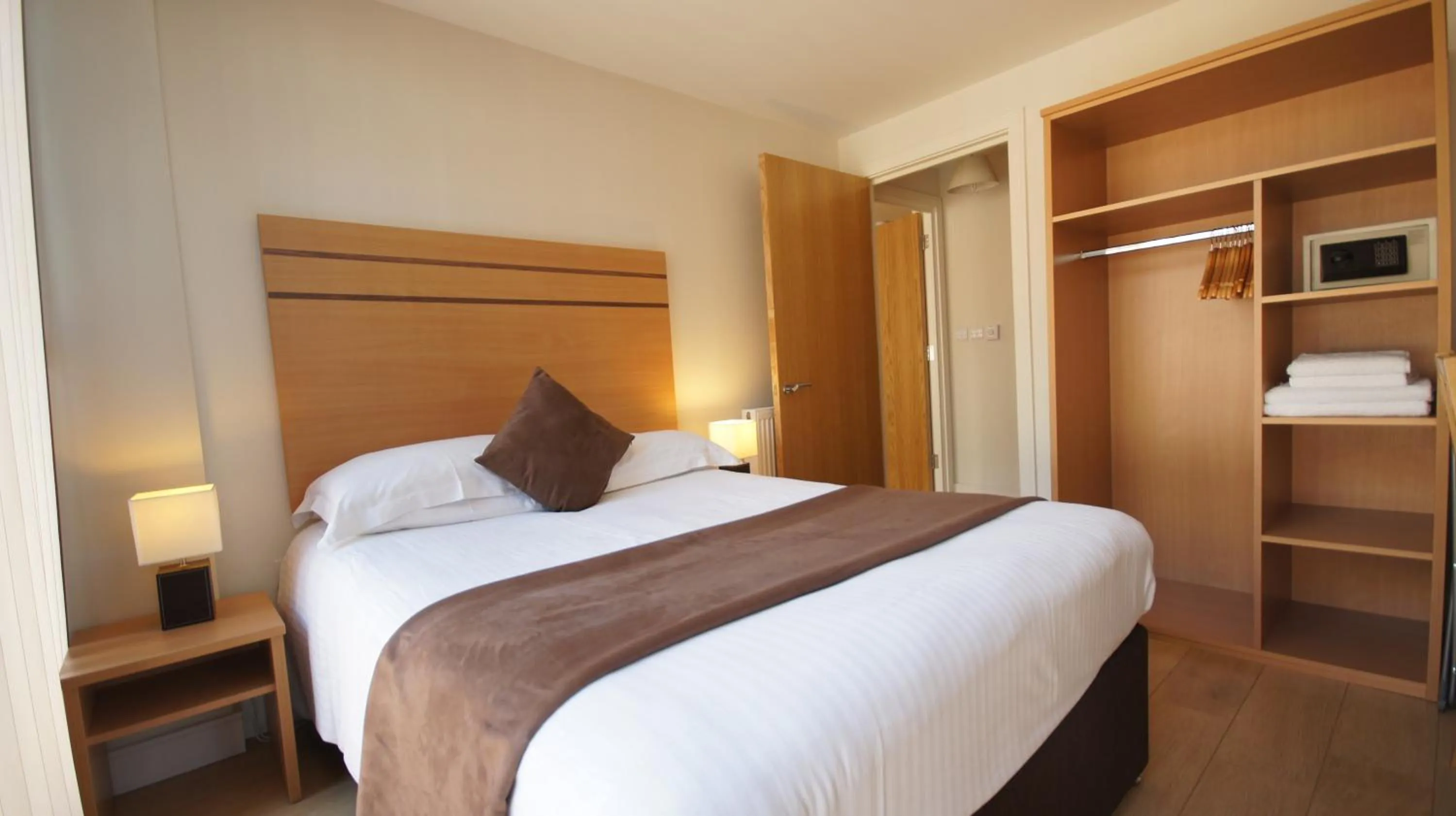 Bedroom, Bed in Crompton Court Apartments