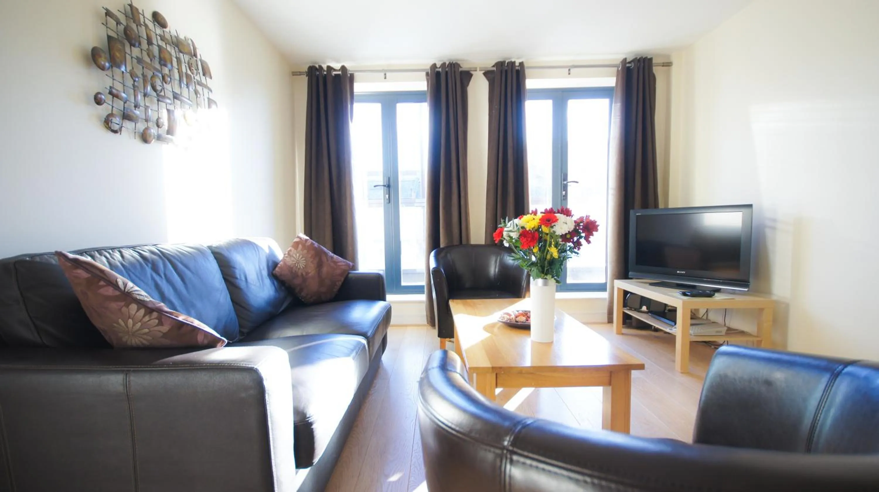 Seating area in Crompton Court Apartments