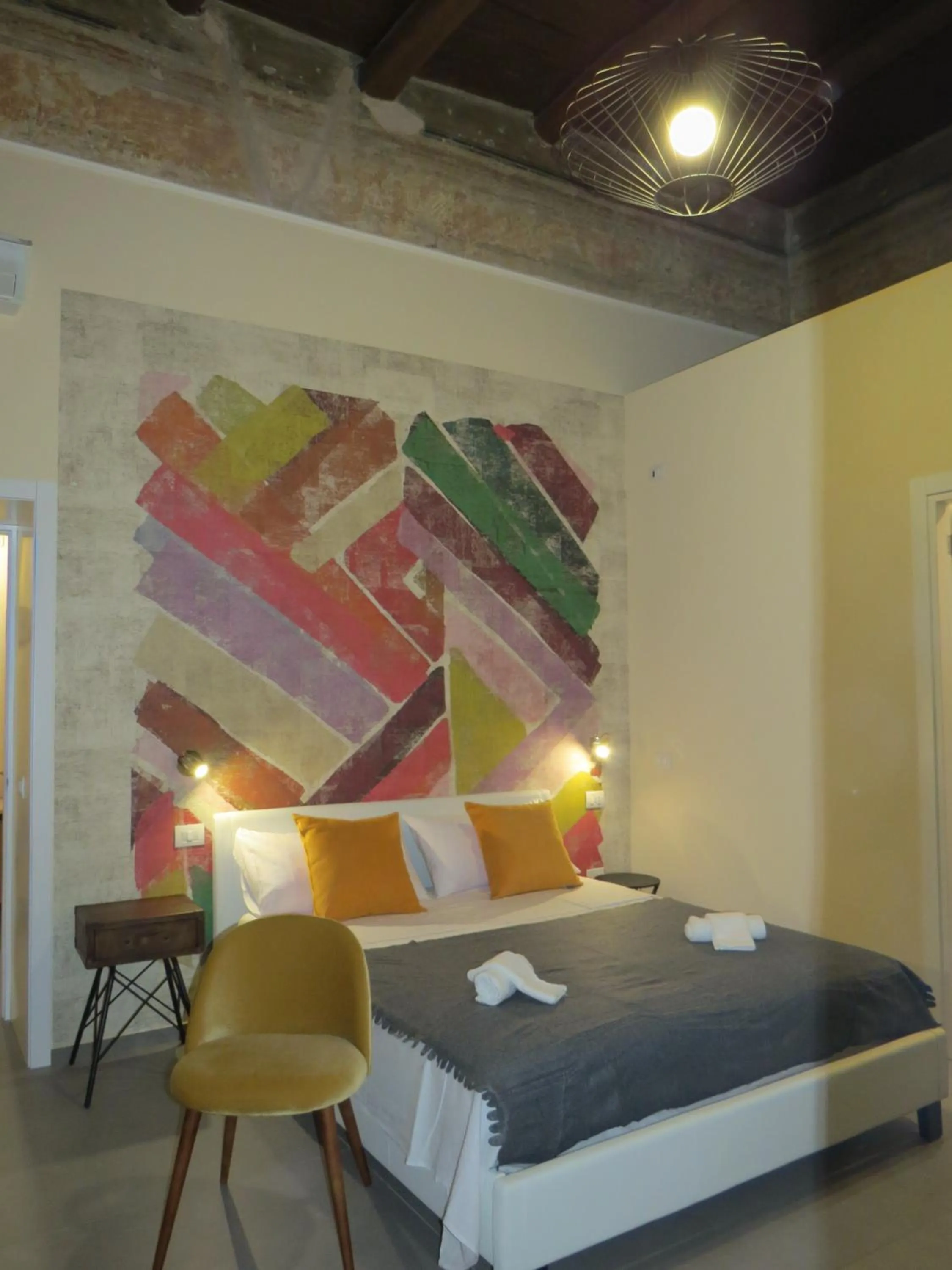 Bedroom, Bed in L'arco e il vico