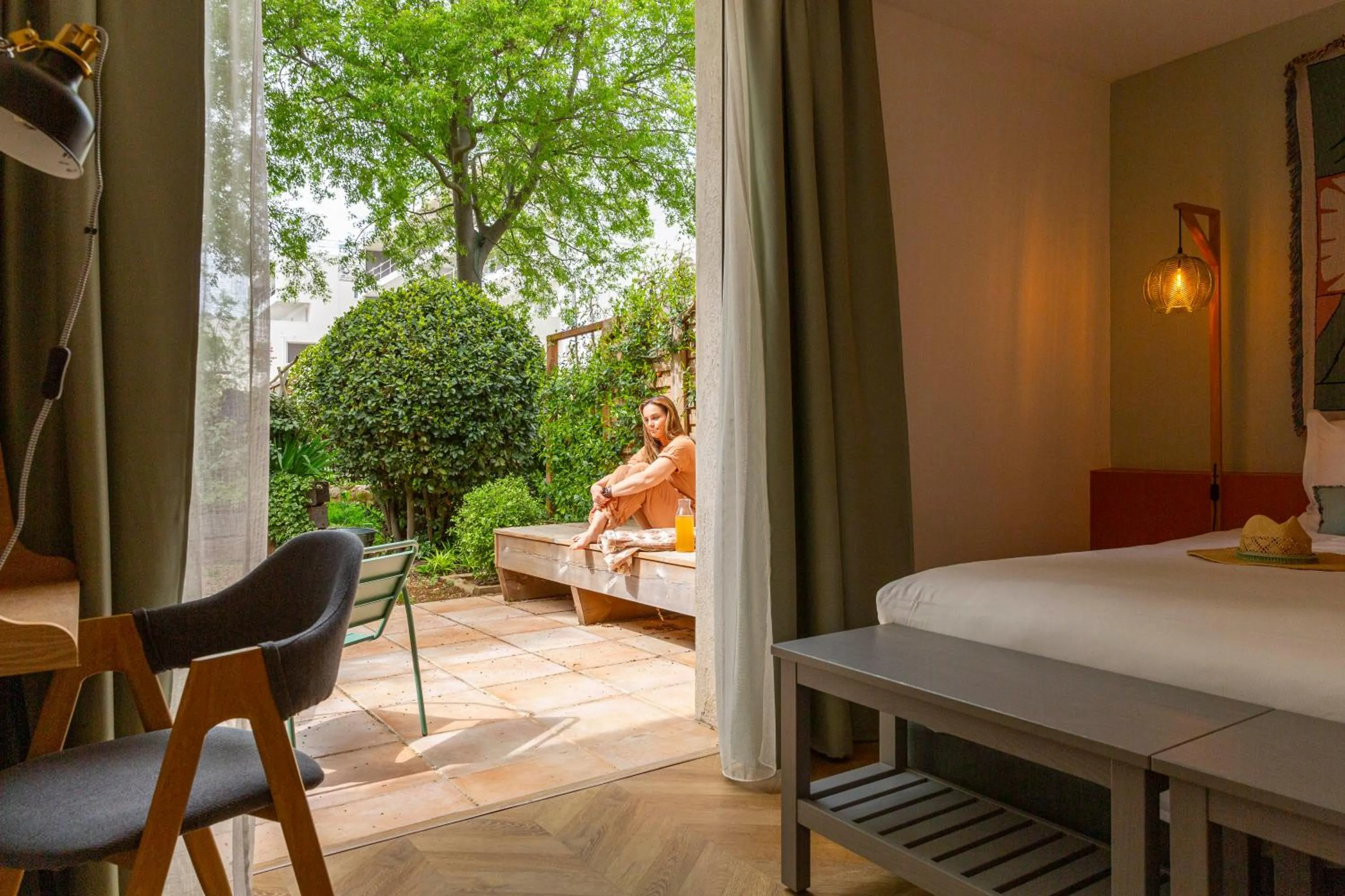 Patio, Bed in Hôtel 96